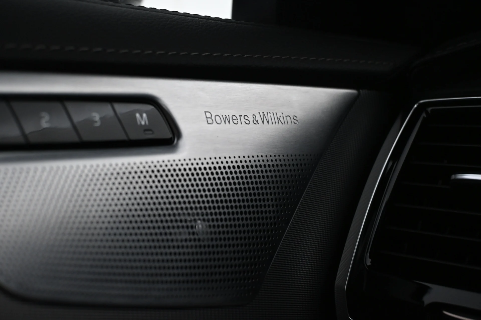 Car Image - 5MEOiK80Yao1MWfNh9WWi6