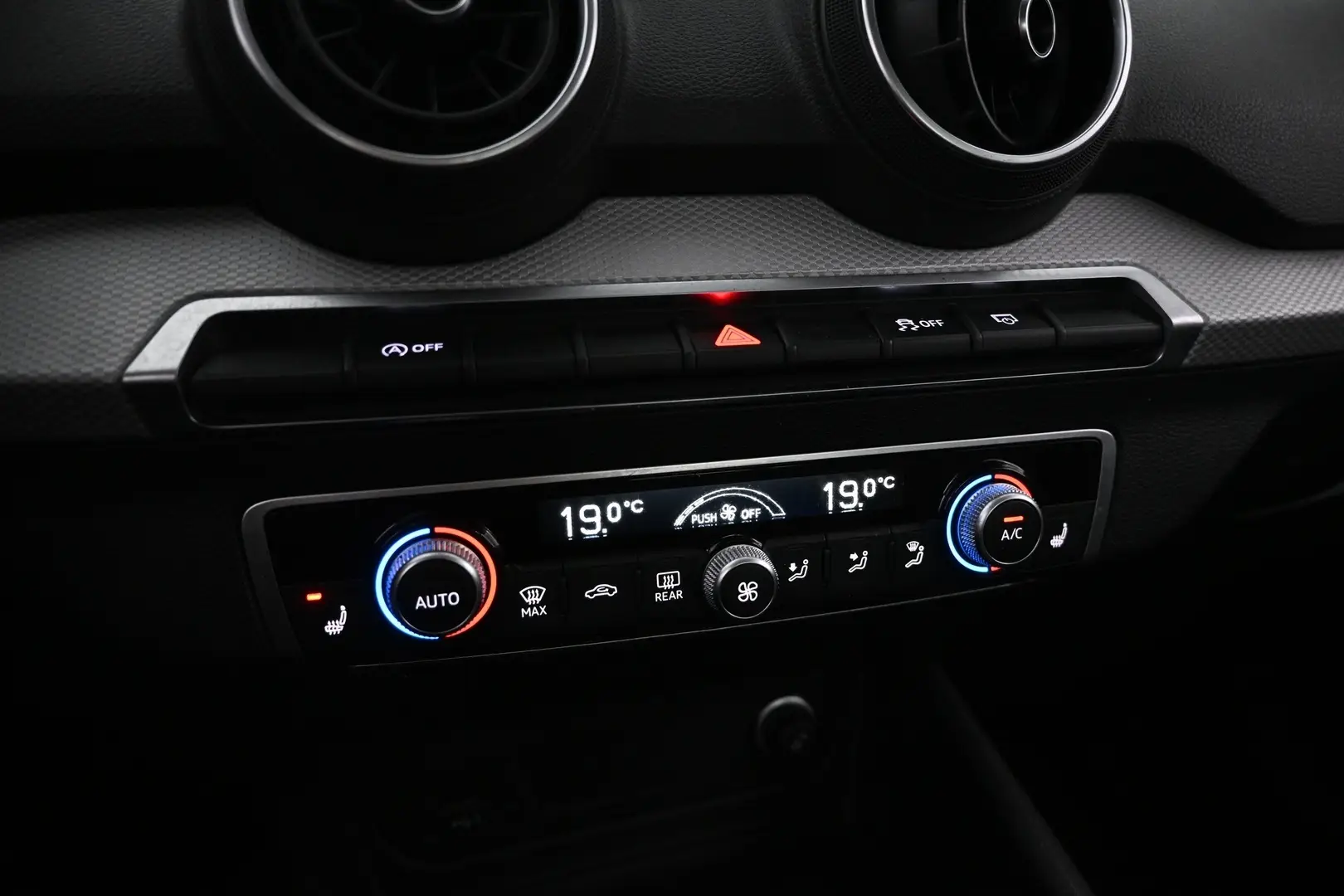 Car Image - 5QgoLNcioxKUQHyGHKXy4b