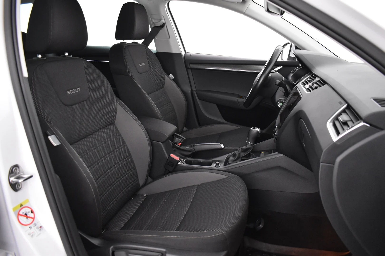 Car Image - Cg4hjLh6uk8RLAhDl5QJV