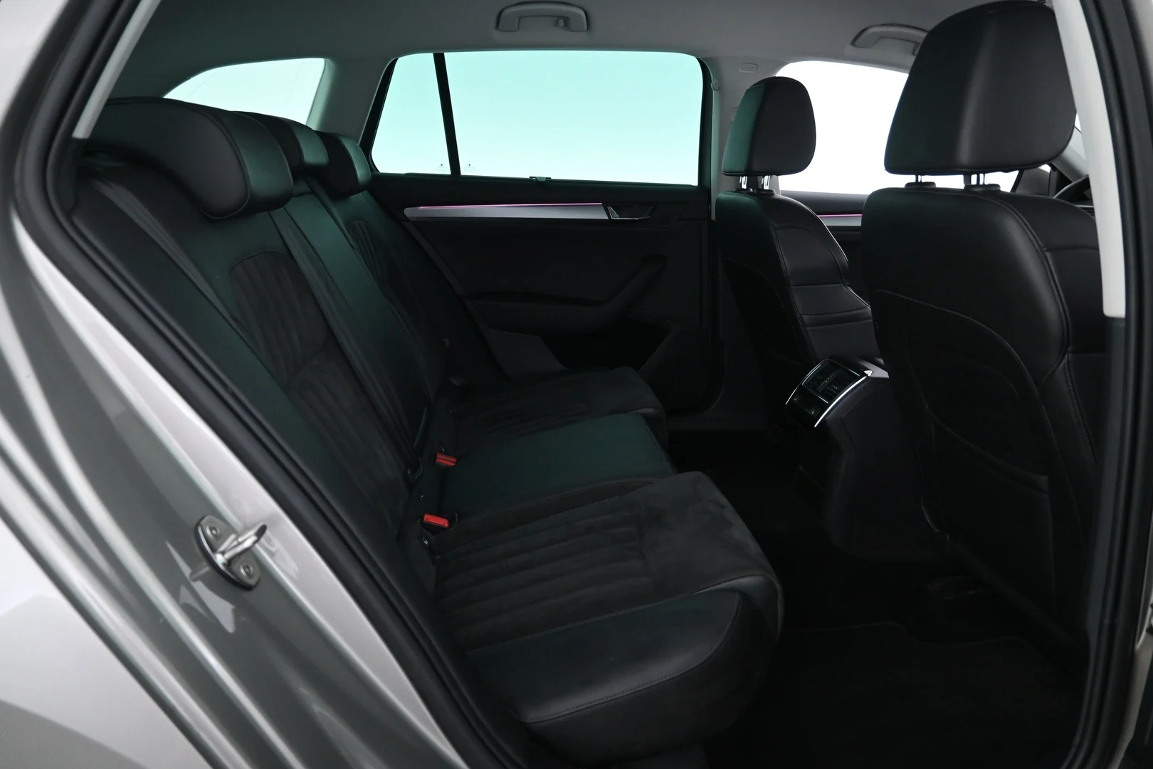 Car Image - 7aonO8mzbwZclfuSqIDcDe