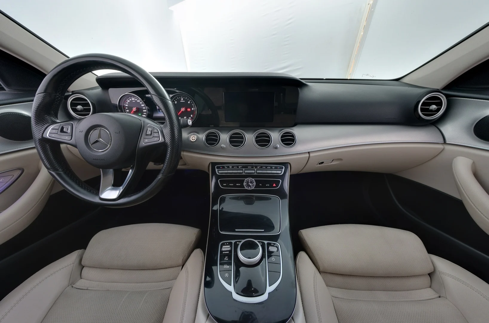 Car Image - 5iAFwpKBvs7FyRRWXxDqoF