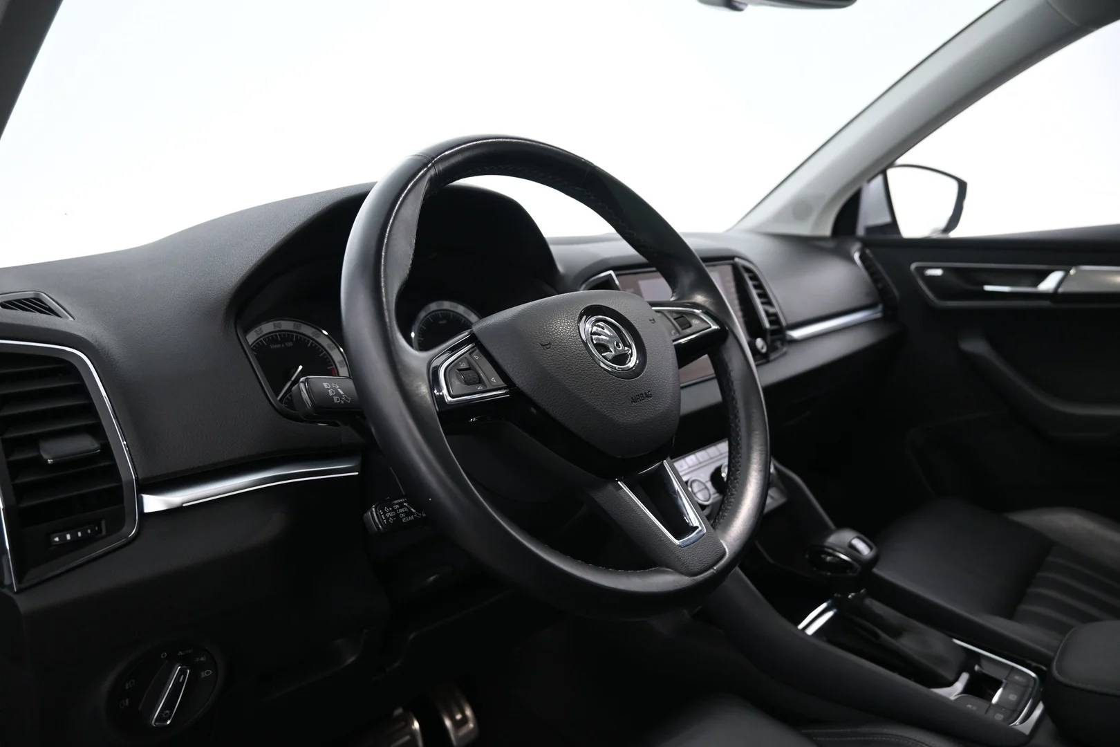 Car Image - 5N0mzvEZeU4yVTrayu20R8