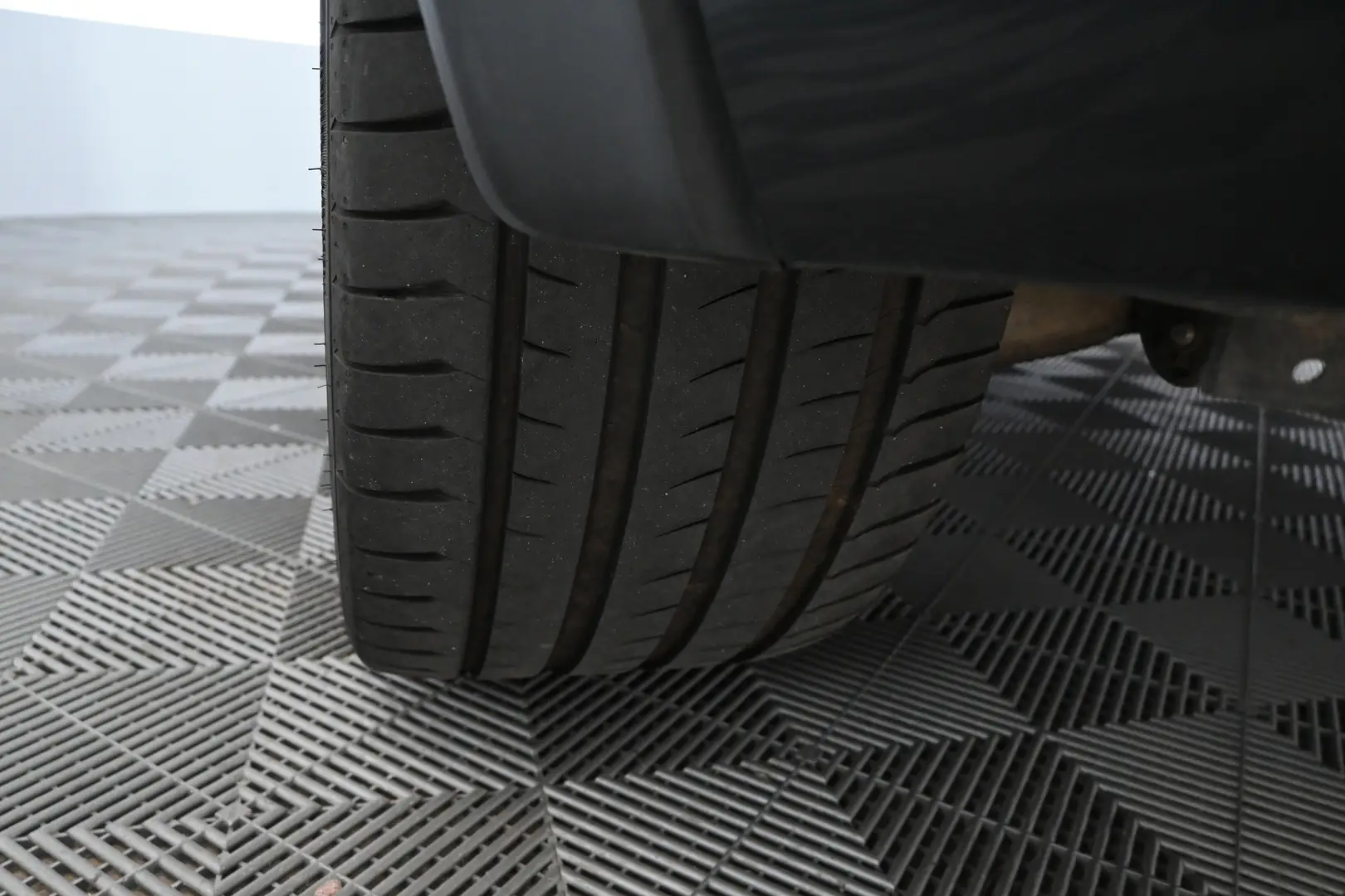 Car Image - 7b5Qqb0CEqB88DmjdUu5iu
