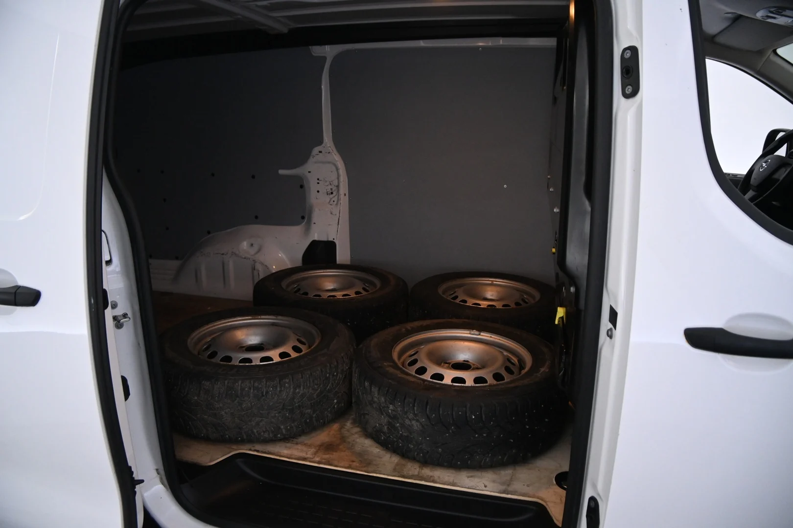 Car Image - 4U1l3pgZdNzFSsozPAQe1h