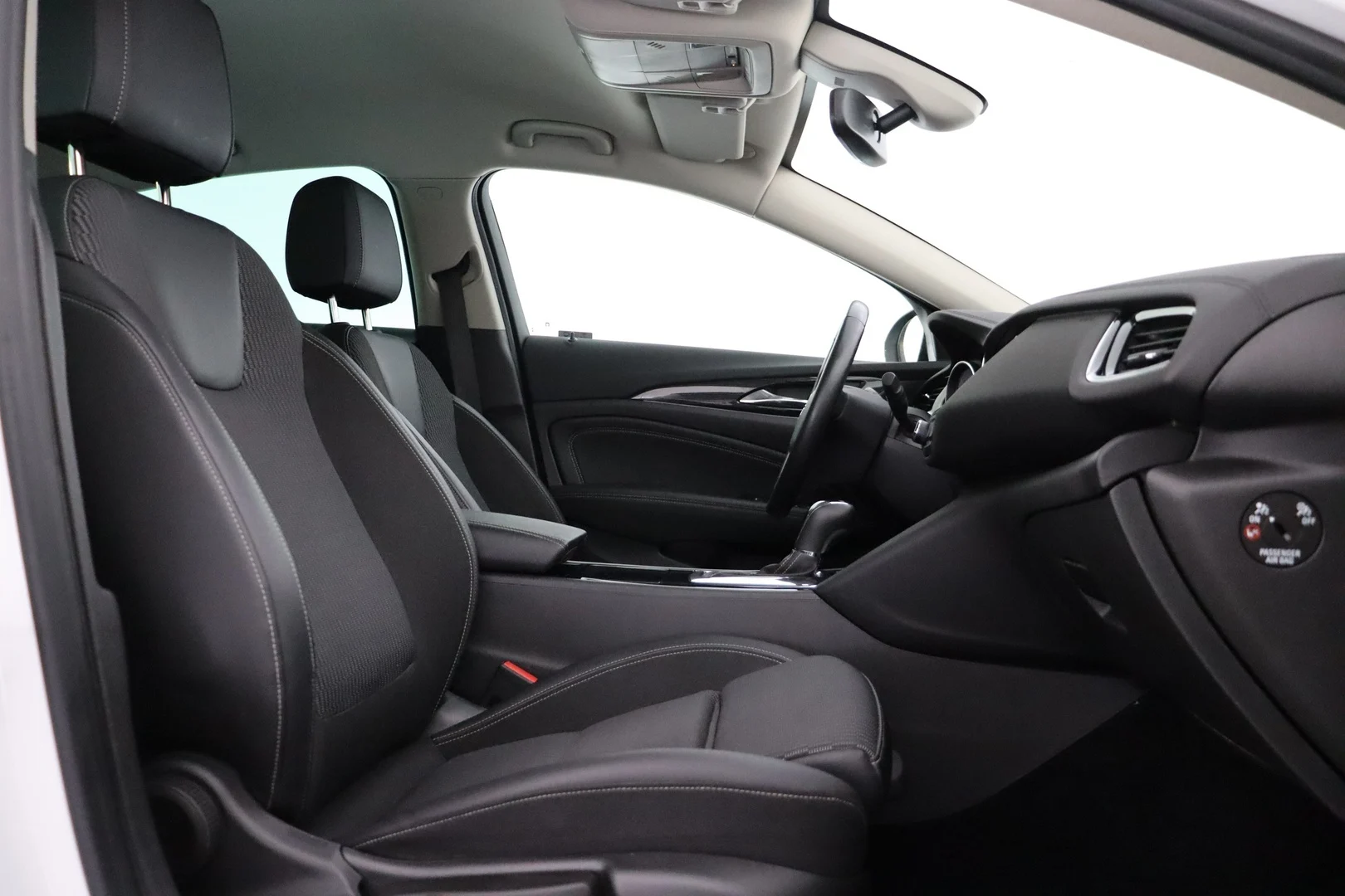 Car Image - 76uv2r0C7kKedxoTFnXVFf