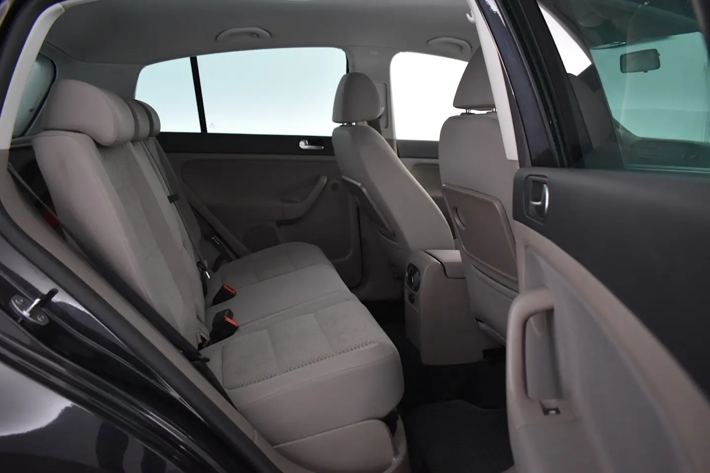 Car Image - 2ouliLNtxlNoIAMC35GHNI