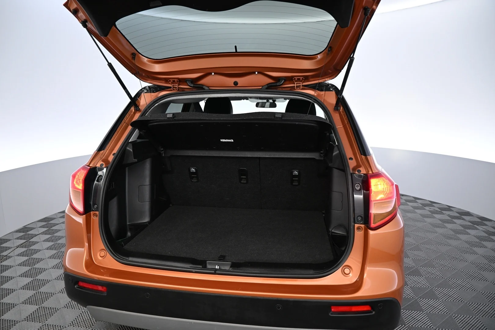 Car Image - 1Y1Uo86thGo5VNhpZWtDa8