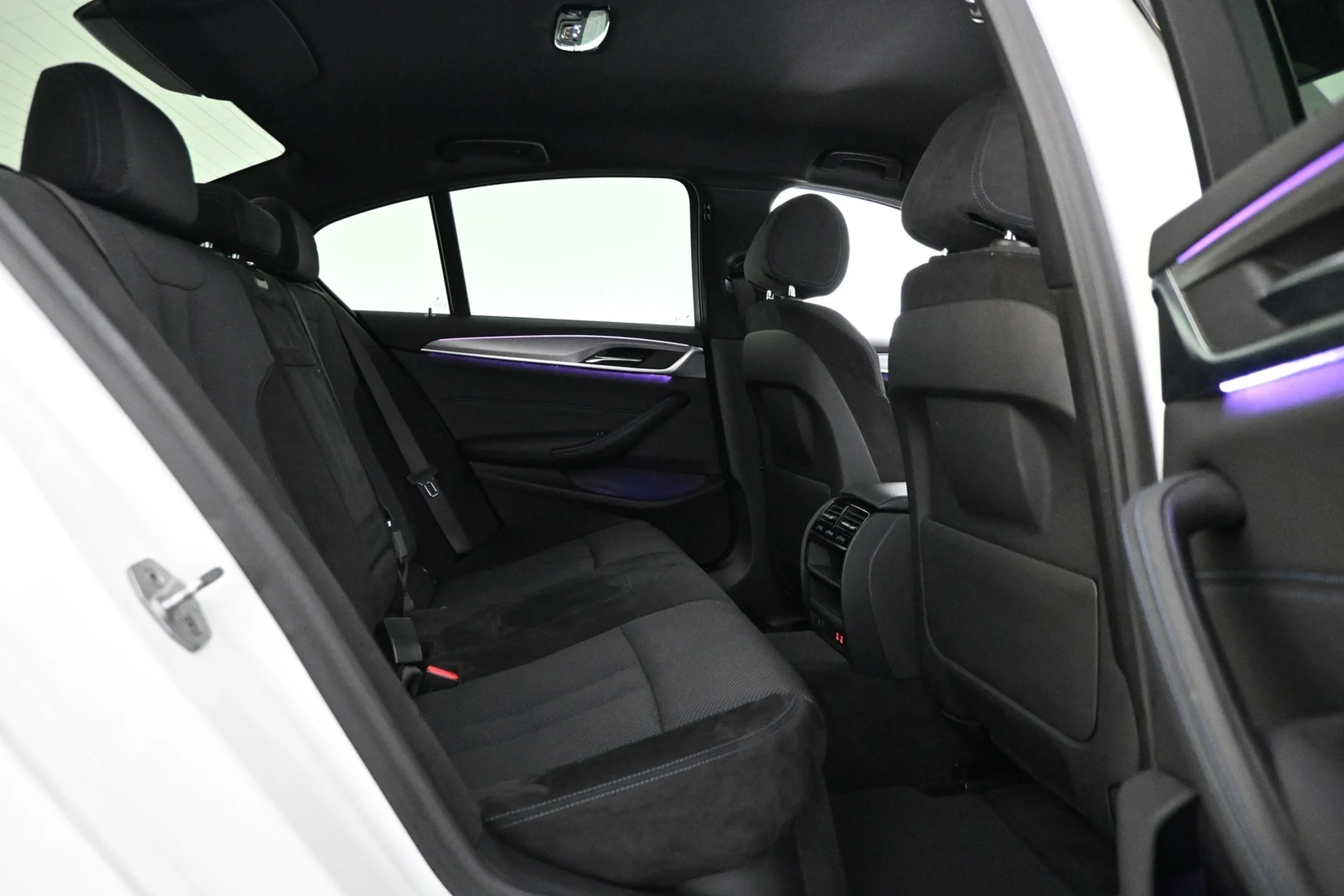 Car Image - w4ZiJsOQSSAexWxGYlANh