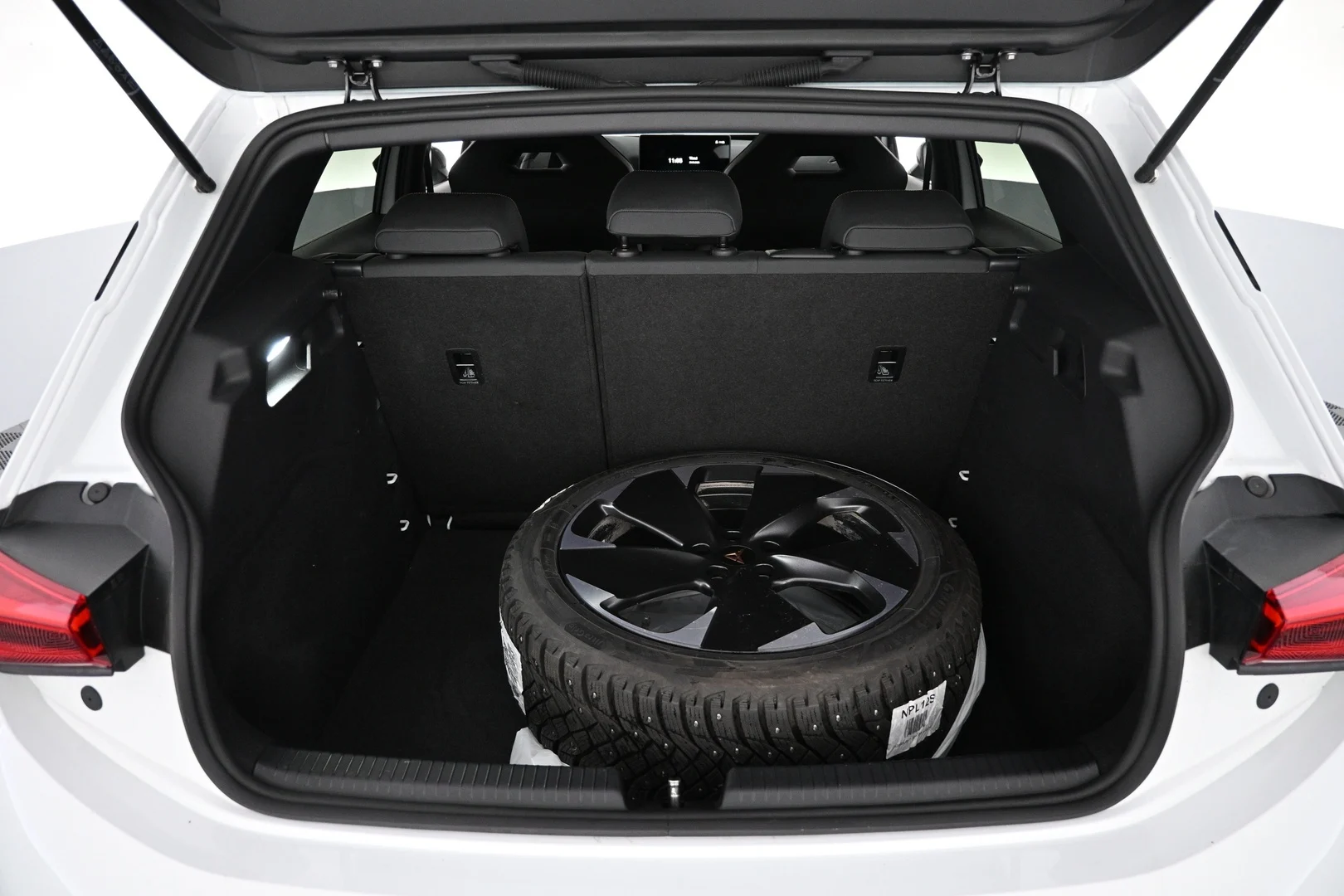 Car Image - 2ImJ4lELK1RcYePWUTV8Ck