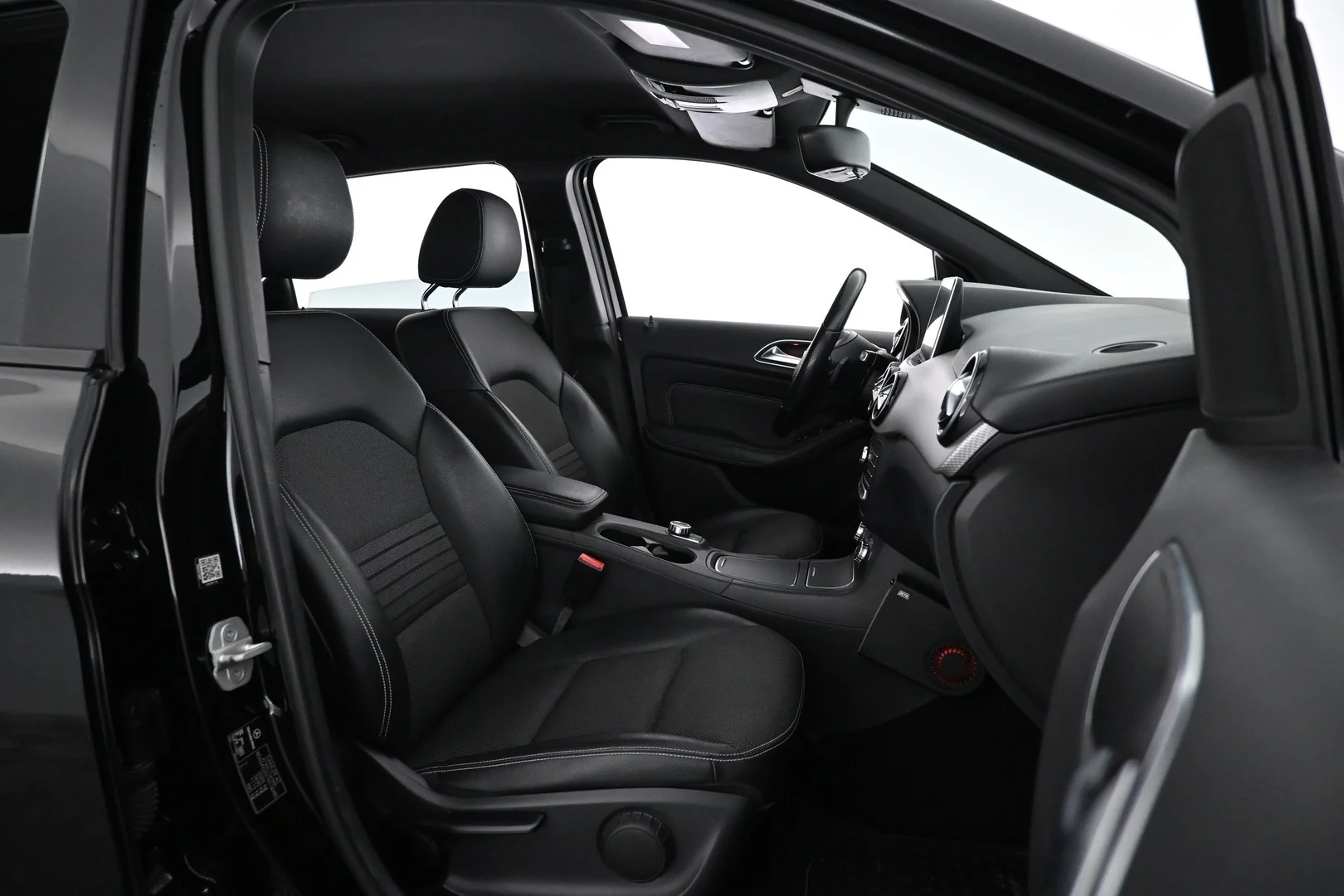 Car Image - vM1Cya0m979Ym4Qgnp8Tx