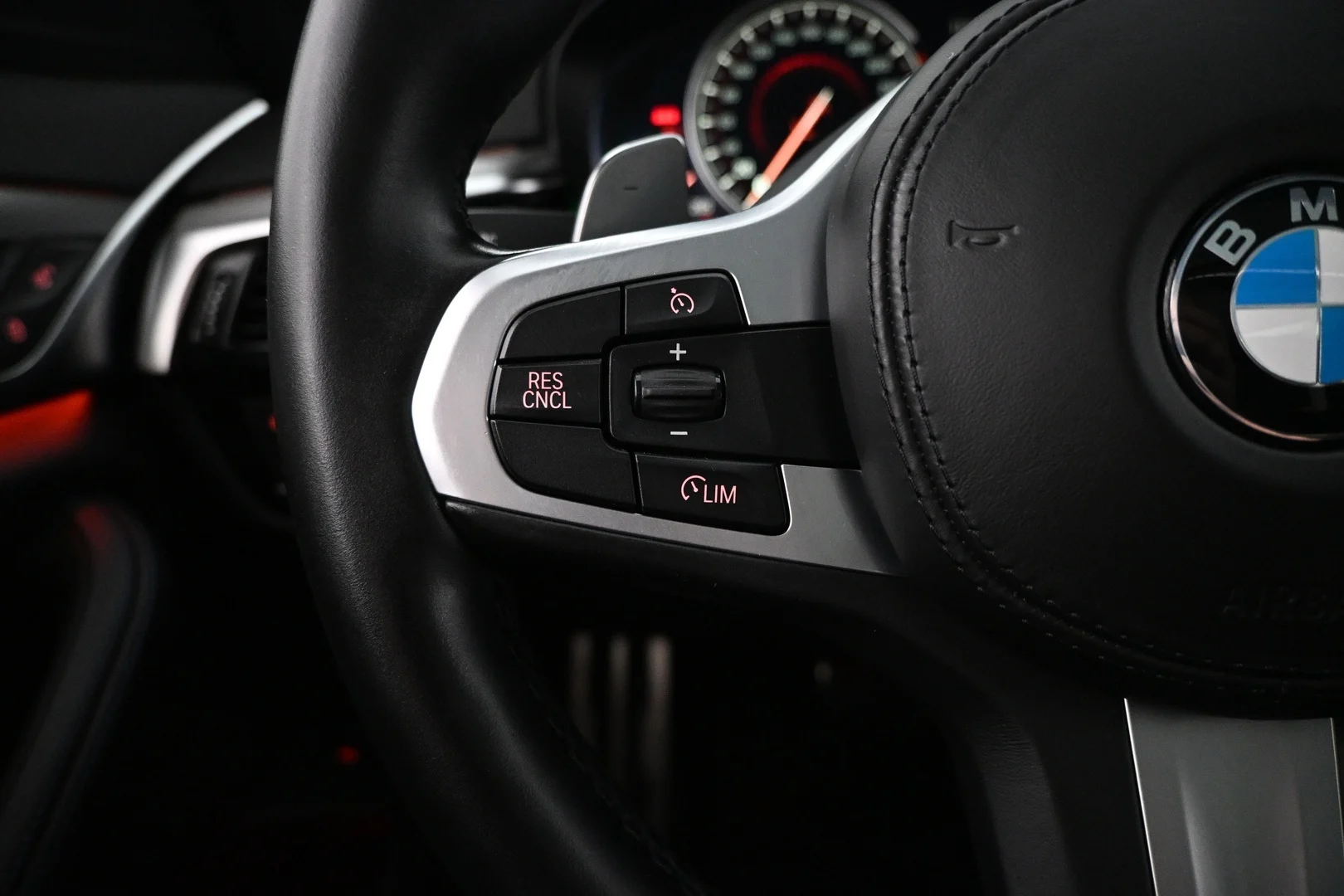 Car Image - 2u0UkxjcXIIdZLHen0Gx1e