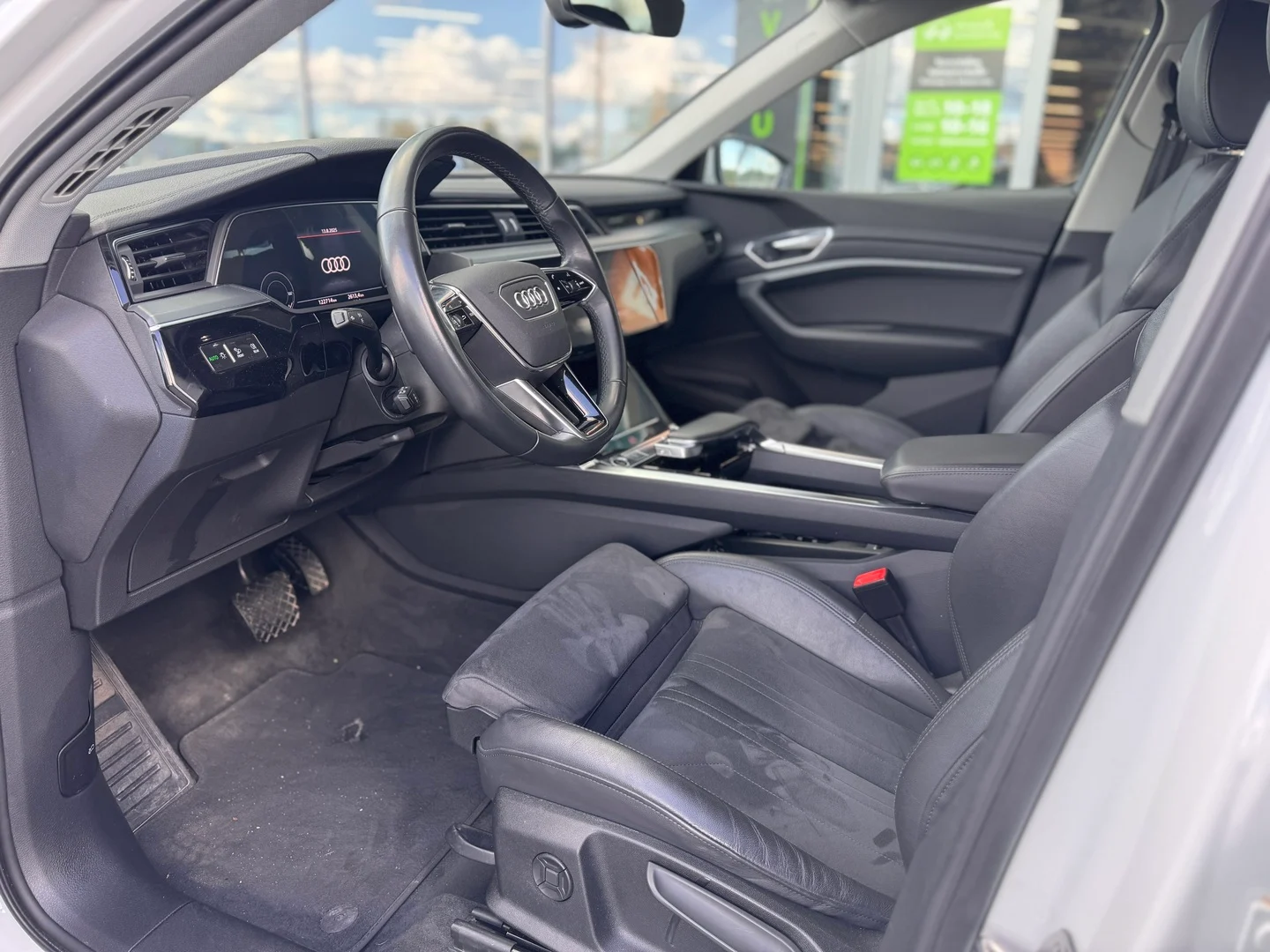 Car Image - 1JfsIEGSVWc74AAxnOY45c