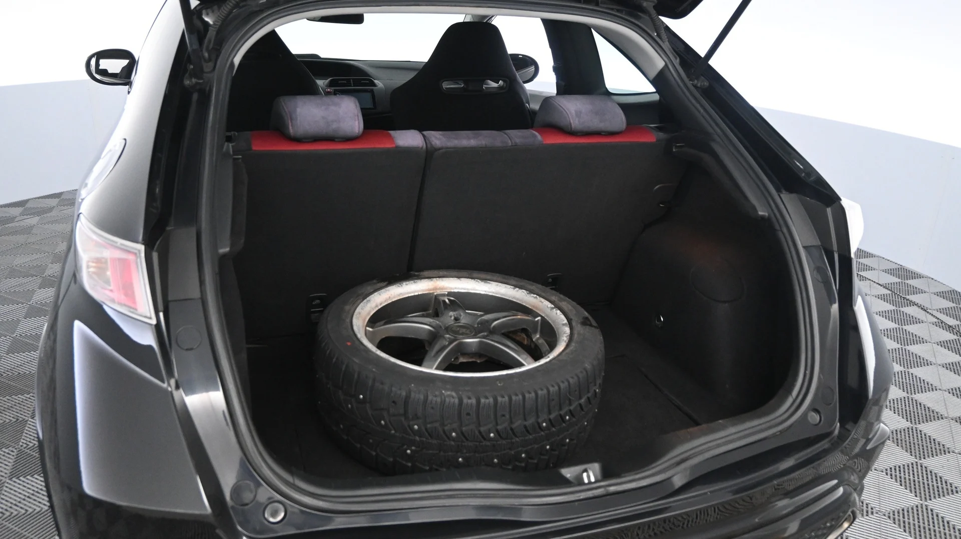 Car Image - n8q7vIzwUZX1l1a8zQiSI