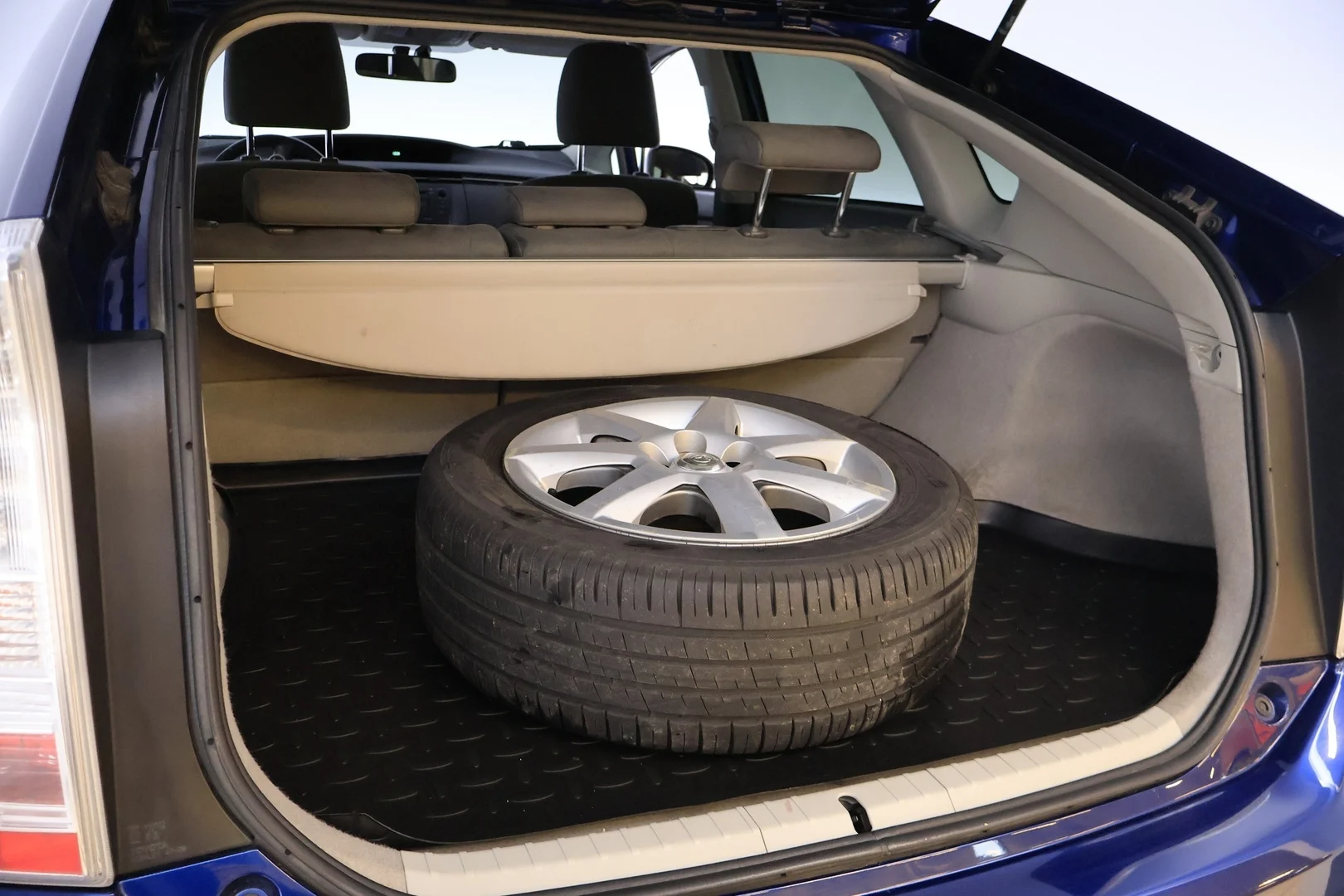 Car Image - 7w3lsWtL7D8SQOdzoSO17D