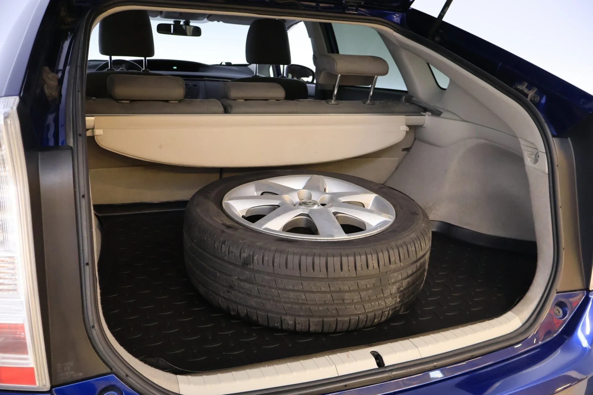 Car Image - 7w3lsWtL7D8SQOdzoSO17D