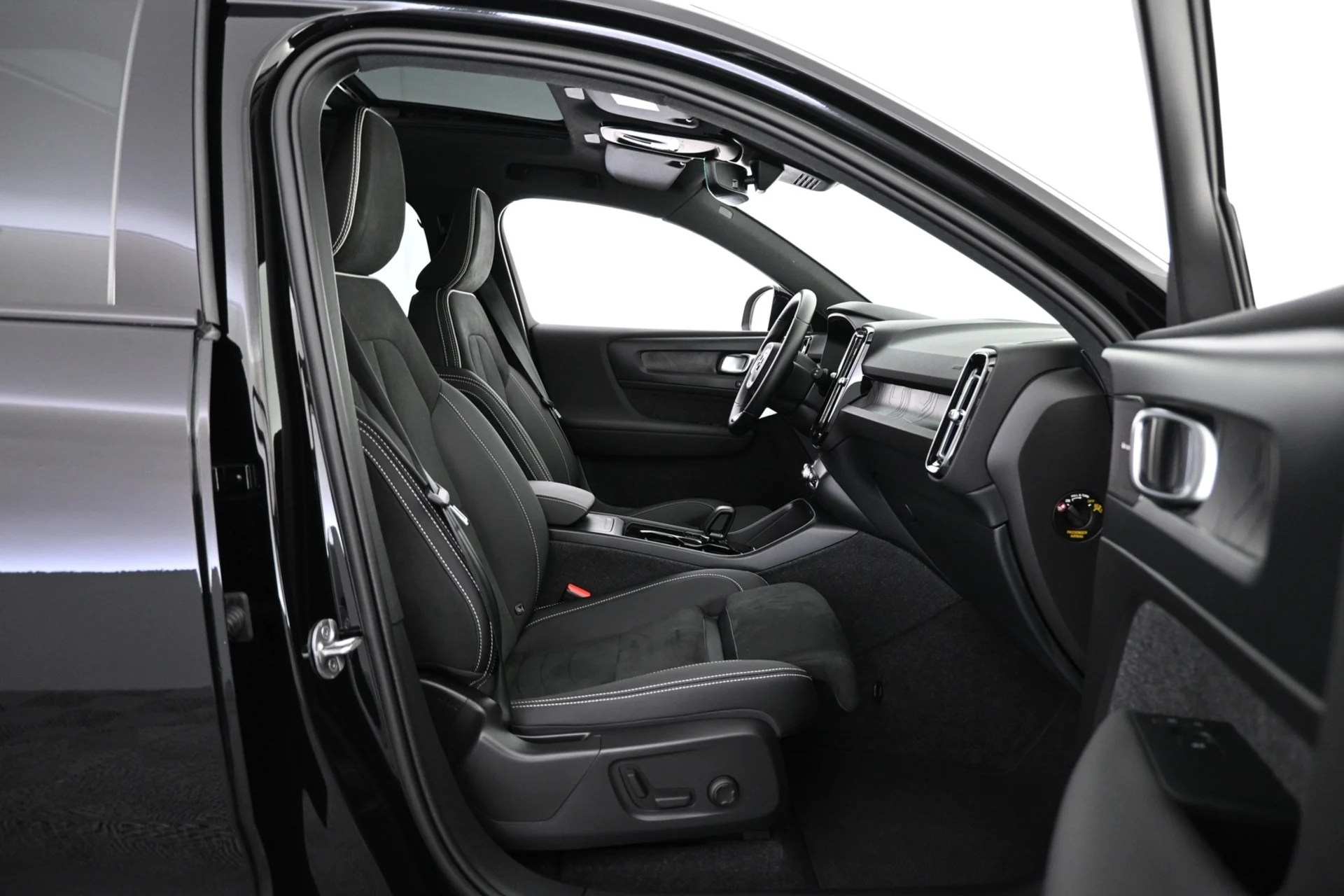 Car Image - 1luzKeOXComeMJFng3RC7Z