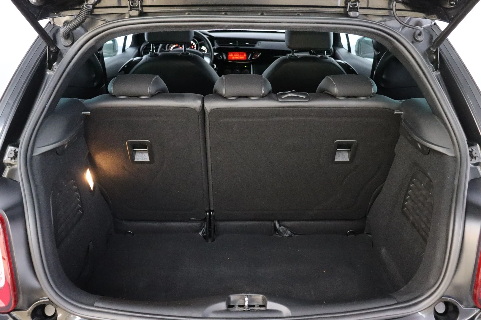 Car Image - 3w6xQmO213cVdpf5lVkqrz