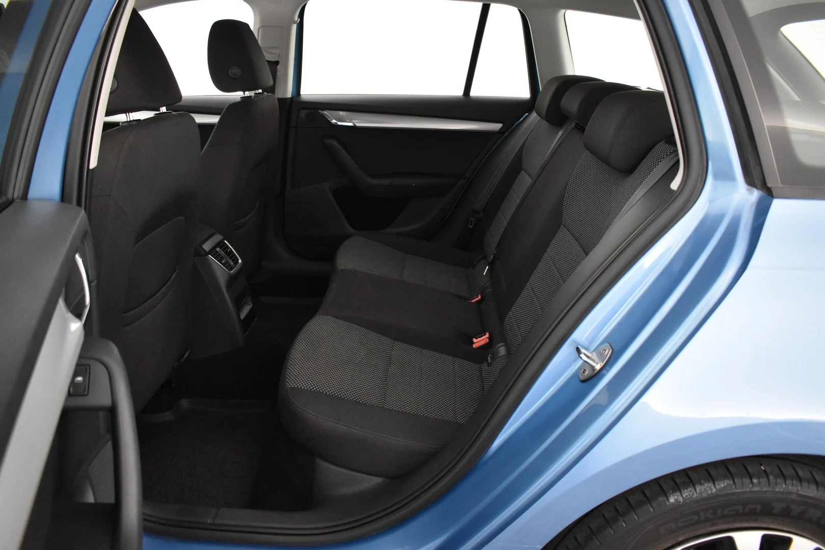 Car Image - 66ks7aZAn800hdbJ8Opy0J