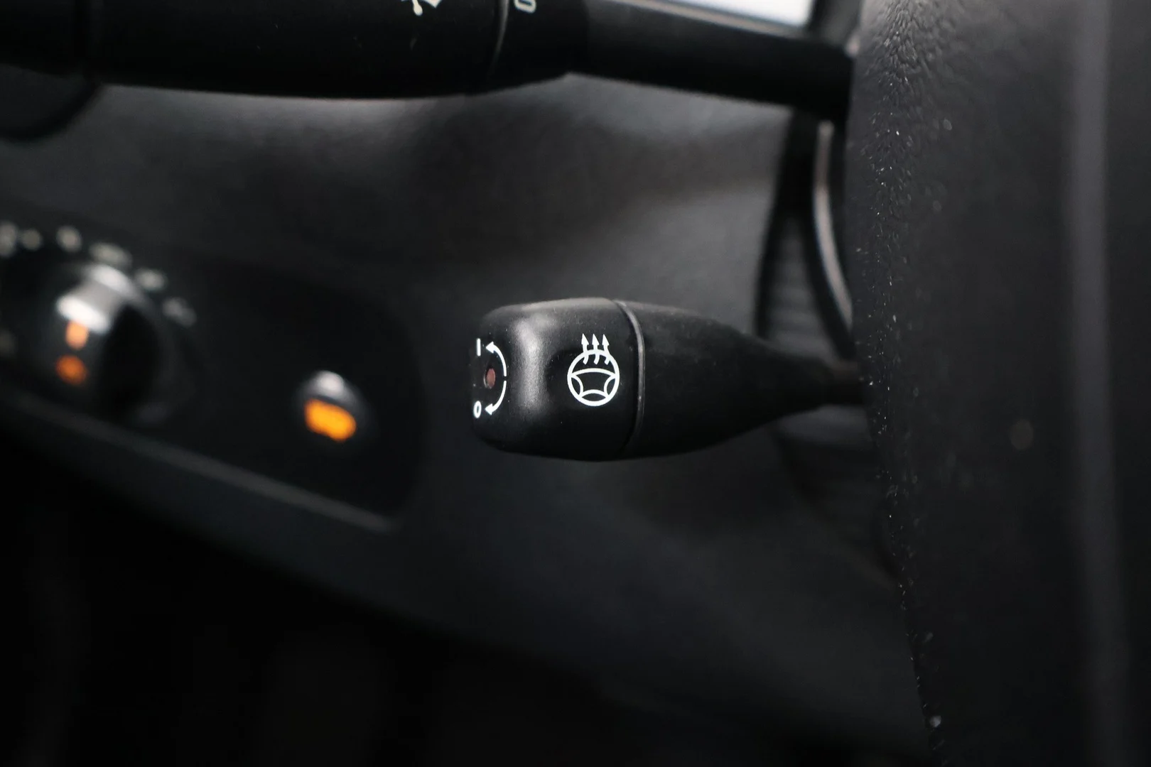 Car Image - 5CYg7B1afyyczUASzCwrWe