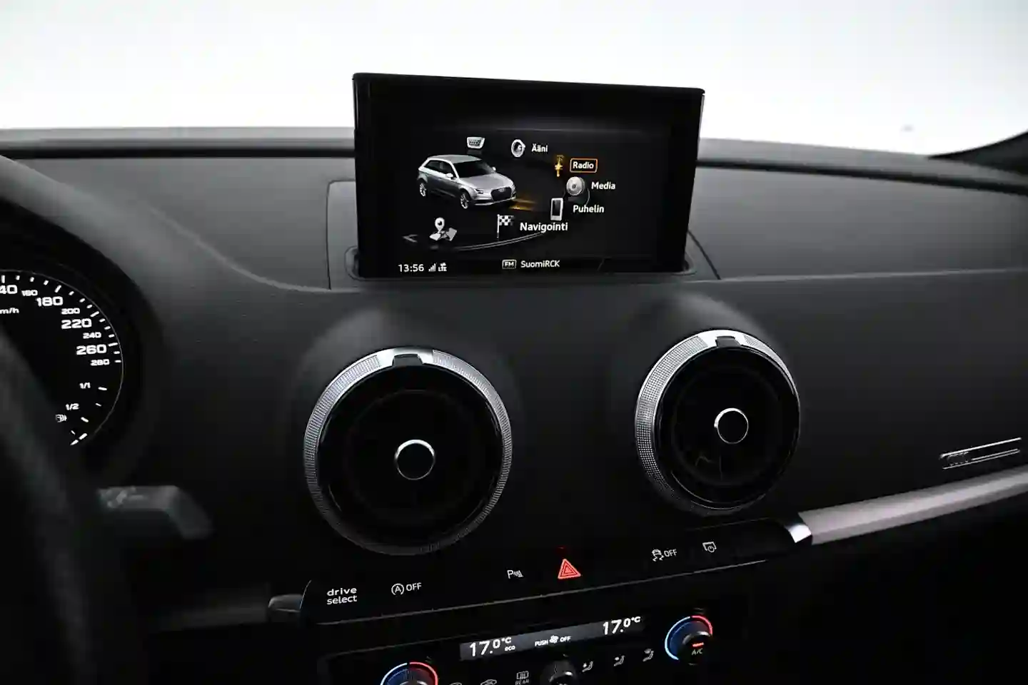 Car Image - Dhq3VjHE156xrsckq7XfK