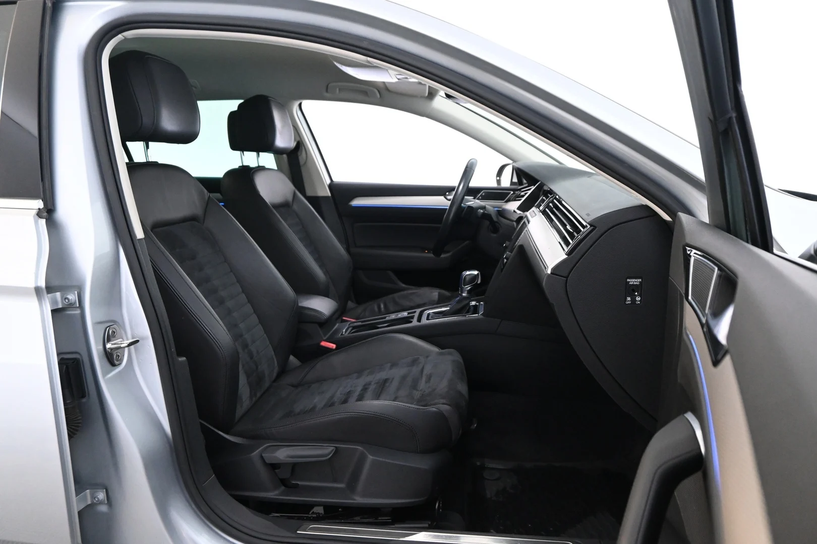 Car Image - 5k4wXC2en3YcCpwik1LVqj