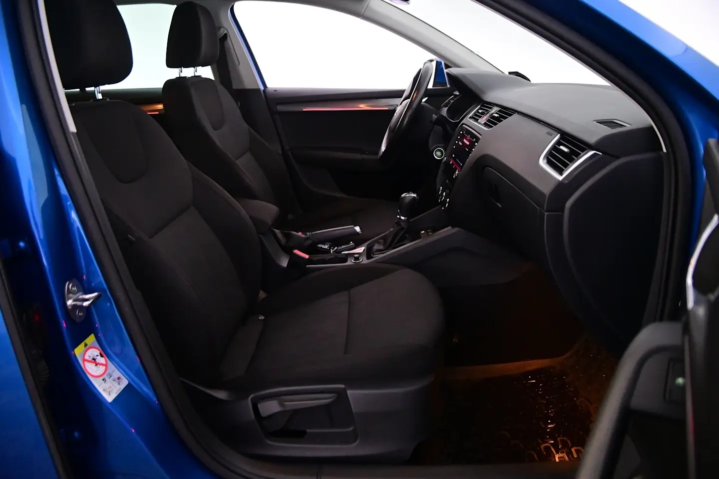 Car Image - 4vDNYKdfHdRANnLGGcENKW