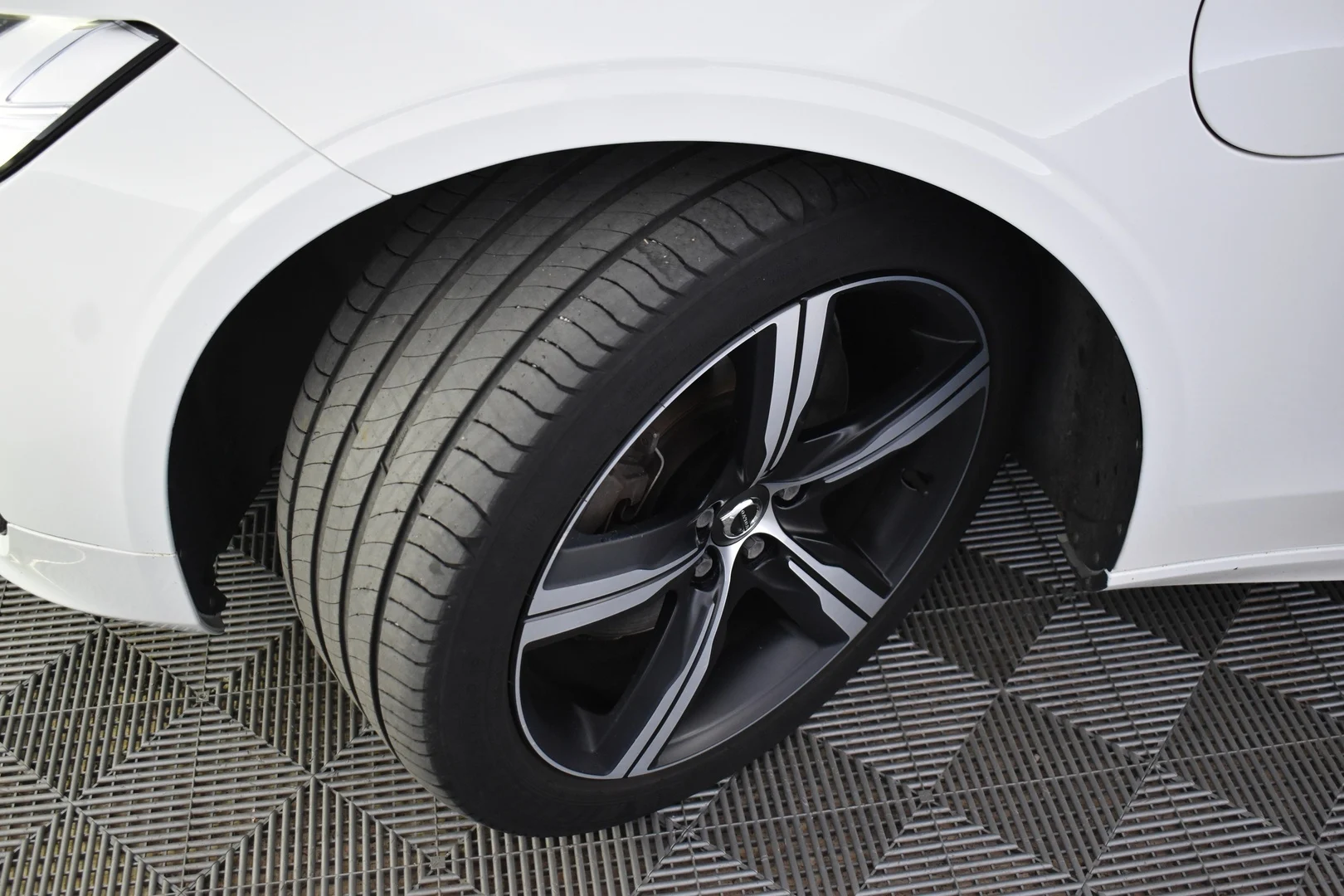 Car Image - 7yIu03zoNdS25YDColf2ev