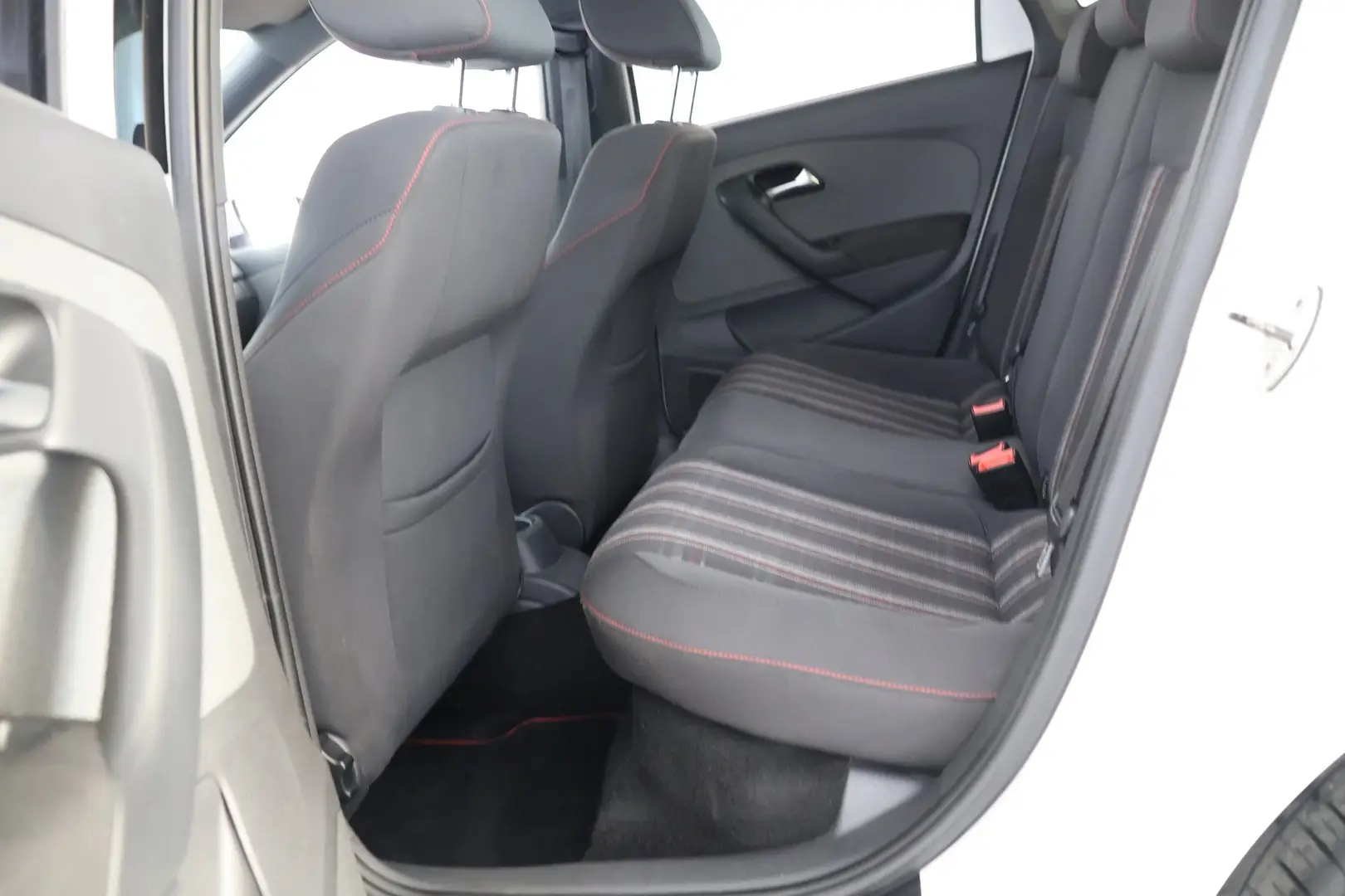 Car Image - 1INloYbLHl3CBi4khHE8AN