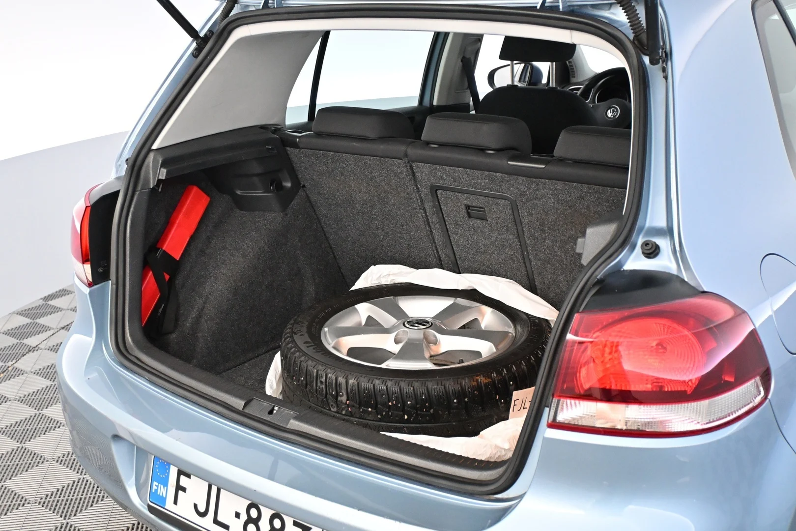 Car Image - 5U10idFNF65OTXwch644Mj