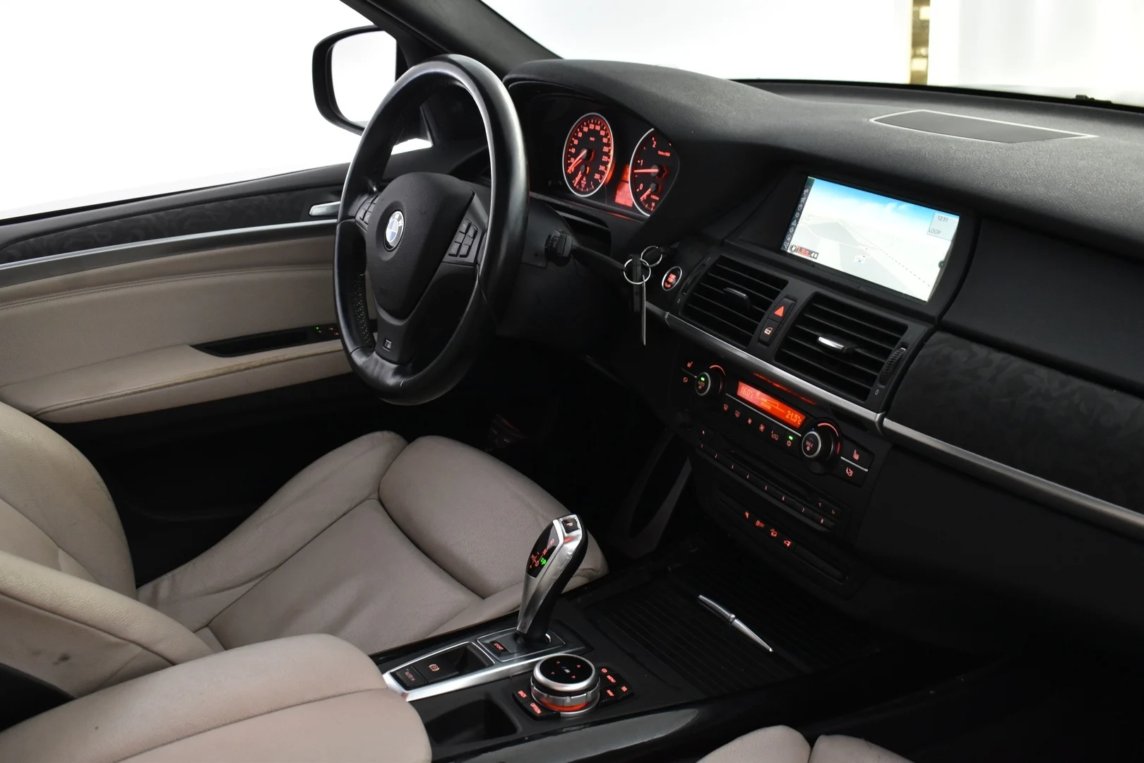 Car Image - 2LfJW9Lu0NDEMn3QpsRTt
