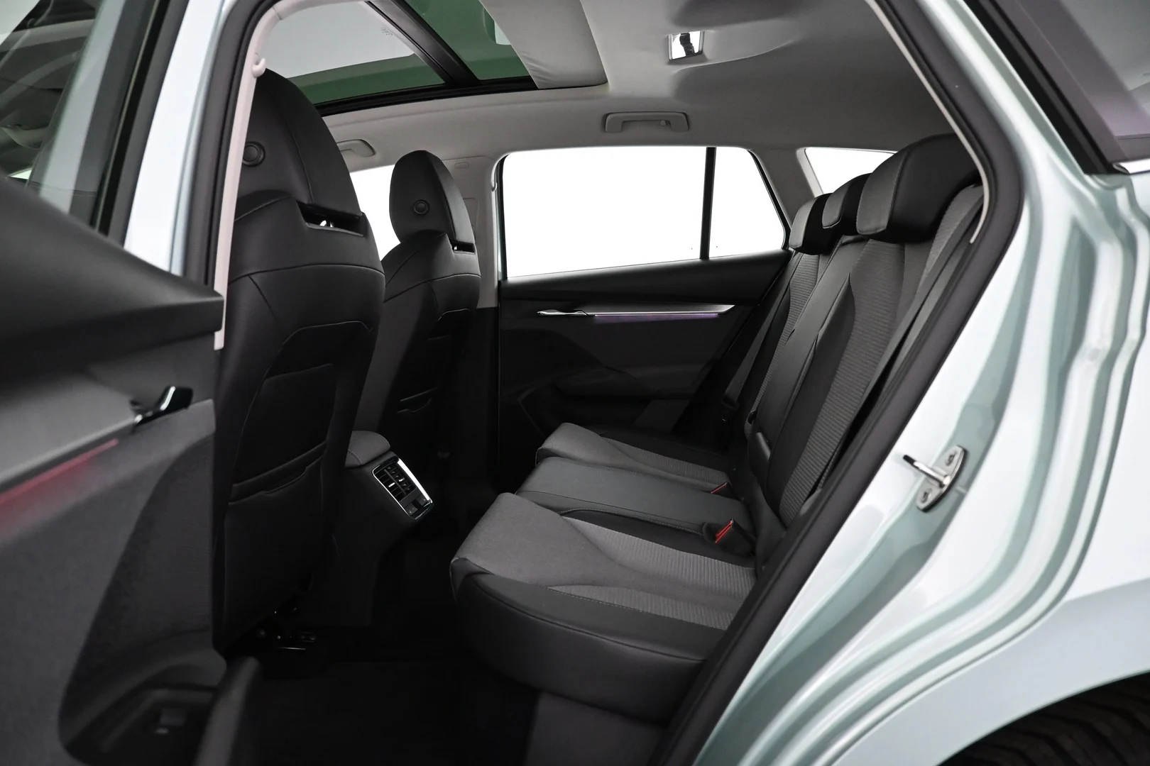 Car Image - 7MzbnbPtAYrf0dLPbhbbbn