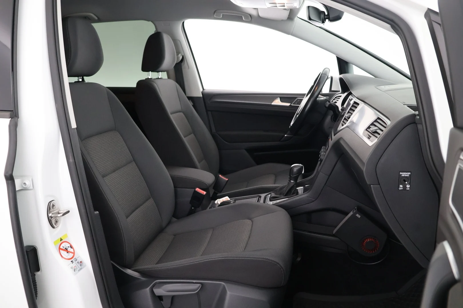 Car Image - 2VXFXxRnXcPXoKBd0HSHp1