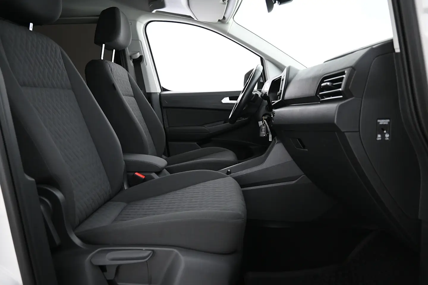 Car Image - 1Yq5mimrnCFRGzukW3lQU7