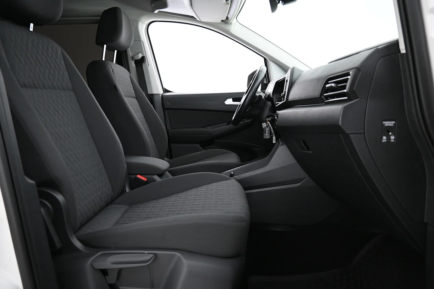 Car Image - 1Yq5mimrnCFRGzukW3lQU7