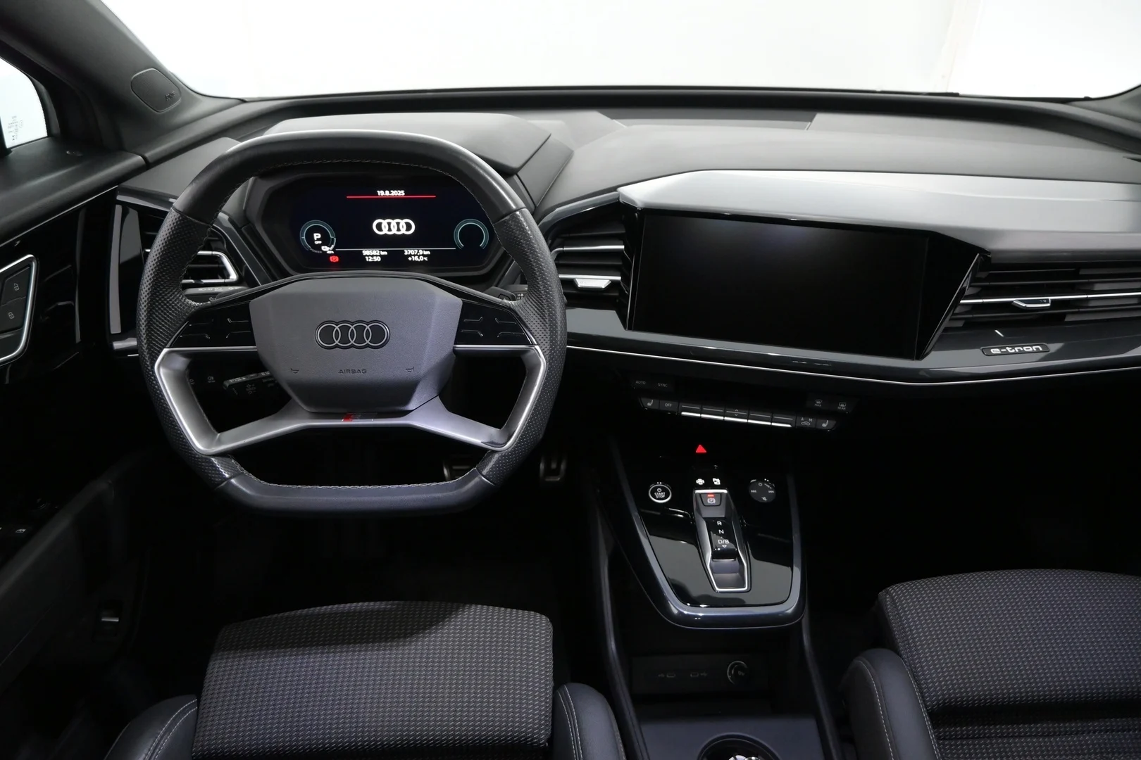 Car Image - LaDA1ZLgd21OJMZKhtWnL