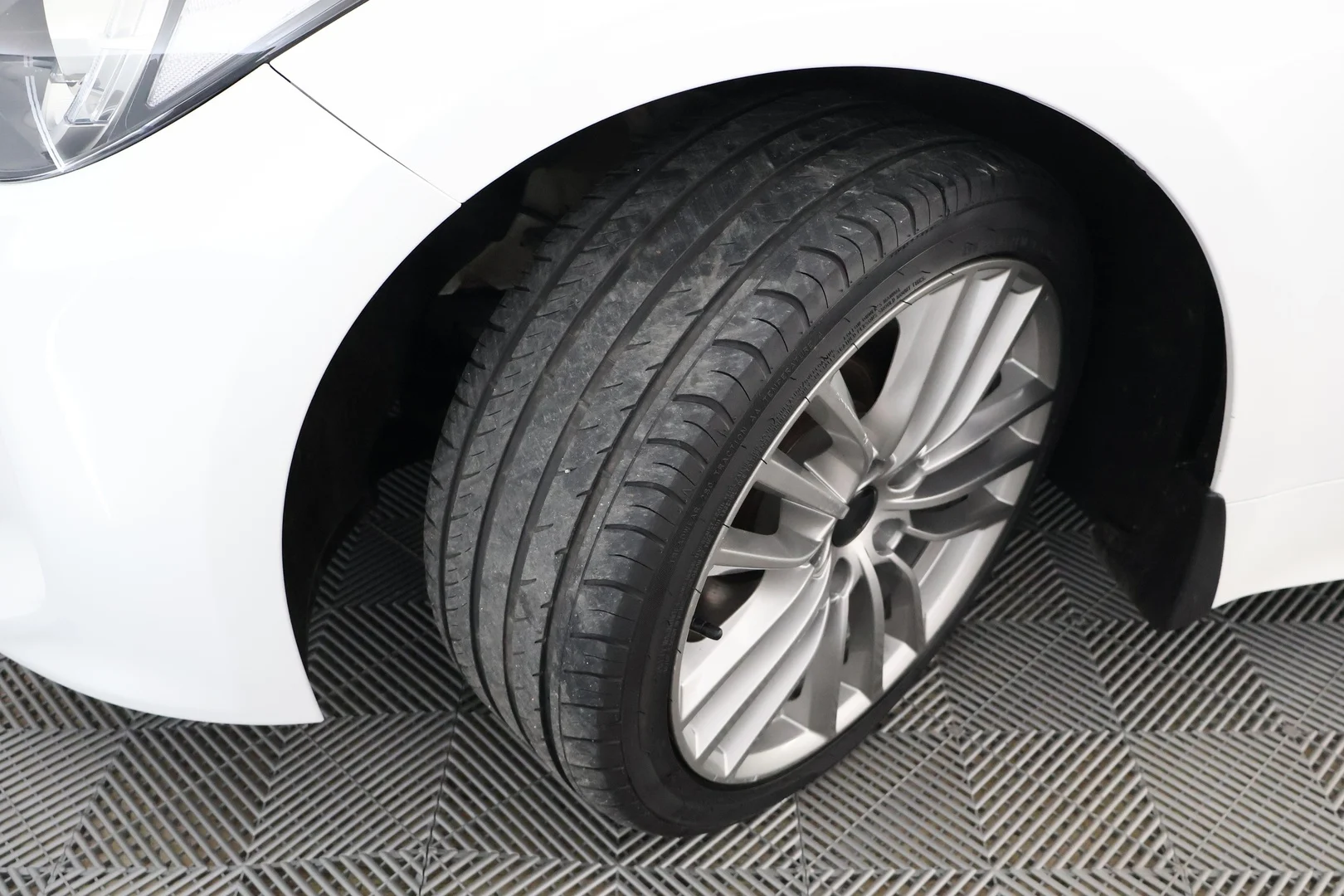 Car Image - 3Nnq1lwnS3l5zAJZ5hVF5v