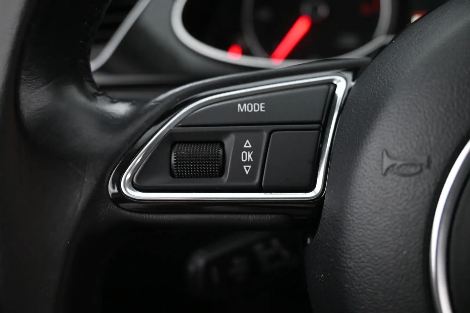 Car Image - 1hcHgq3bAax6OQIHC57EY2