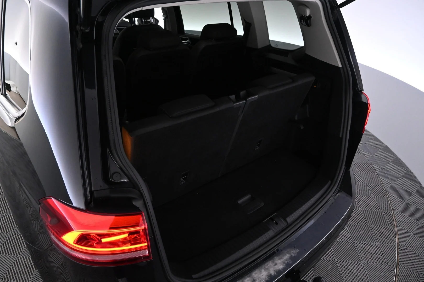 Car Image - GTwGz2JKguCMJp9QeG7Rc