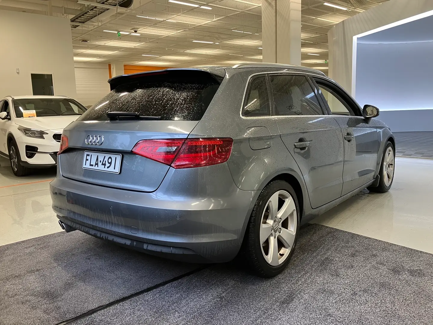 Car Image - ieNdAIYuROZc9wvjiRVPw