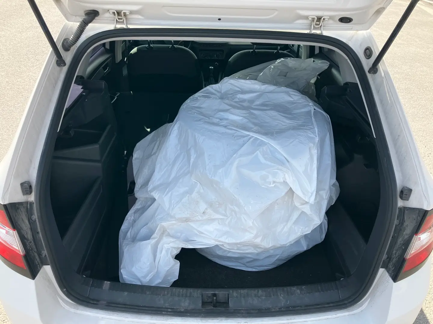Car Image - 4uIGPJ7GUXjQOdWlKesXcy