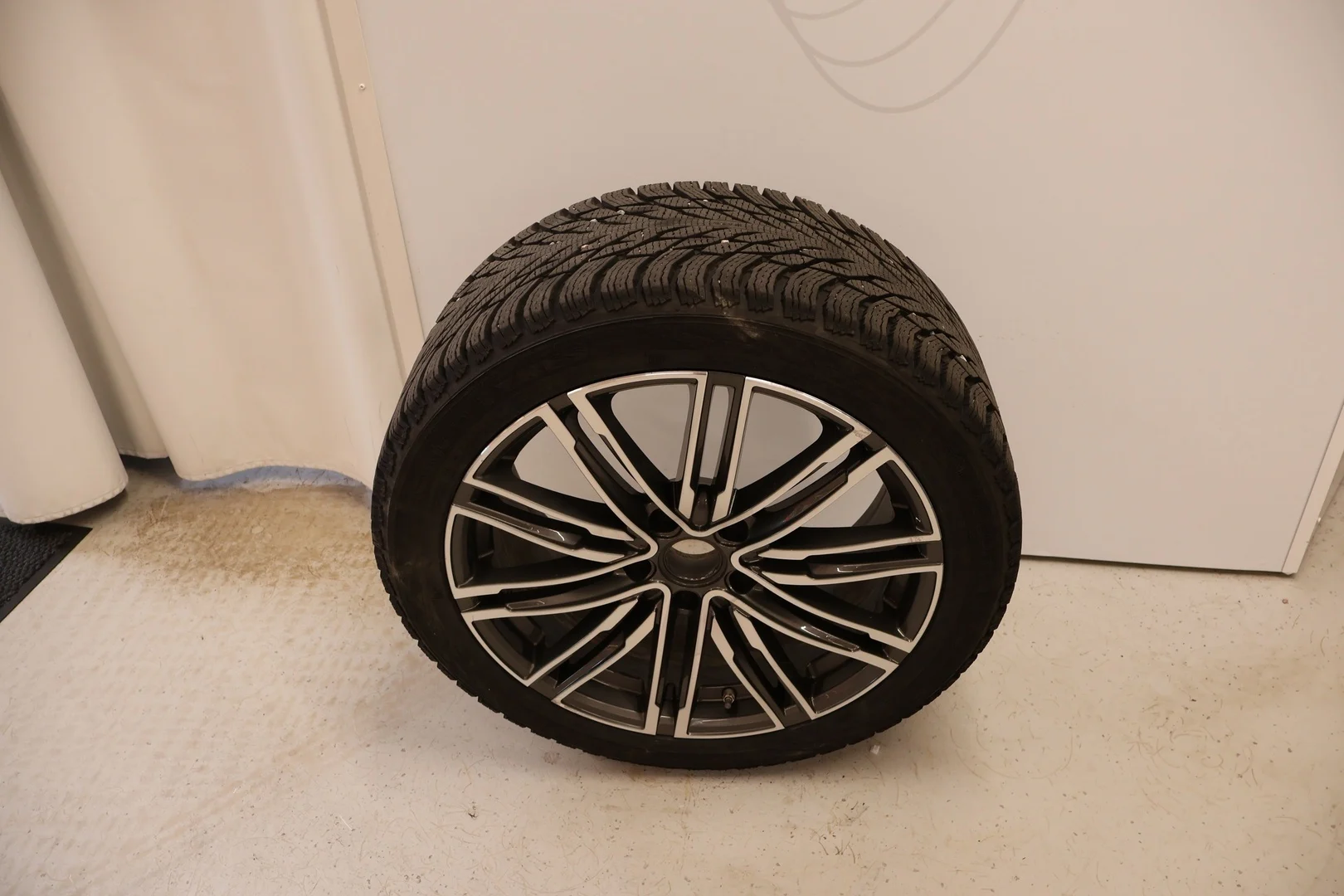 Car Image - 7lLFnzyKG2d8if203TnTPY
