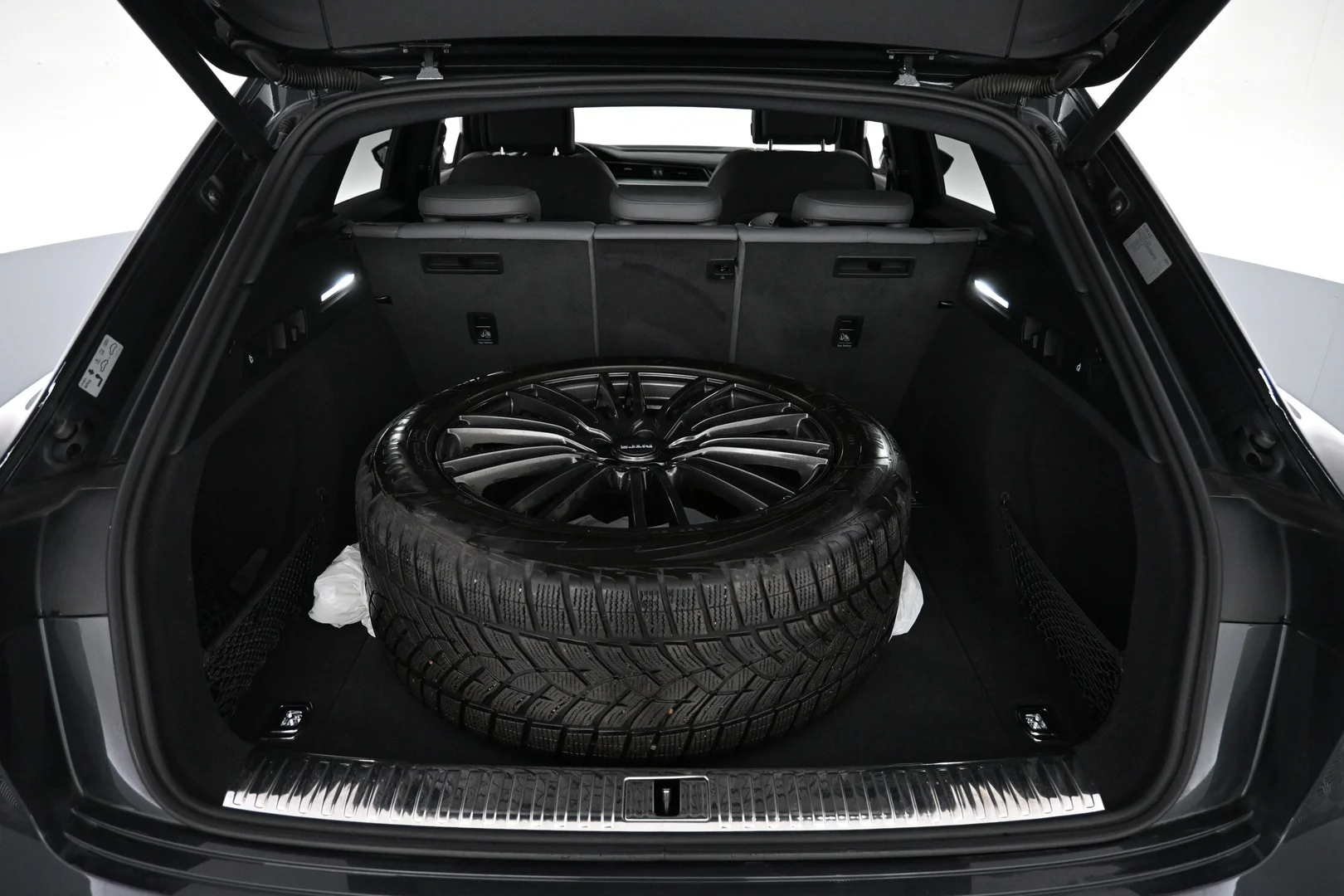 Car Image - 3O5iOEUPXbYYfAvQ4VB1YD