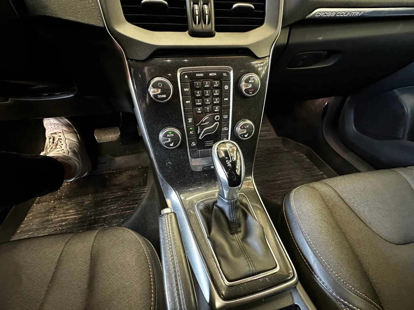 Car Image - ILI1TAR0tSTJse90urzea