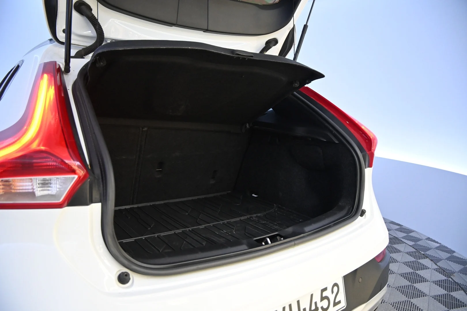 Car Image - ILI1TAR0tSTJse90urzea