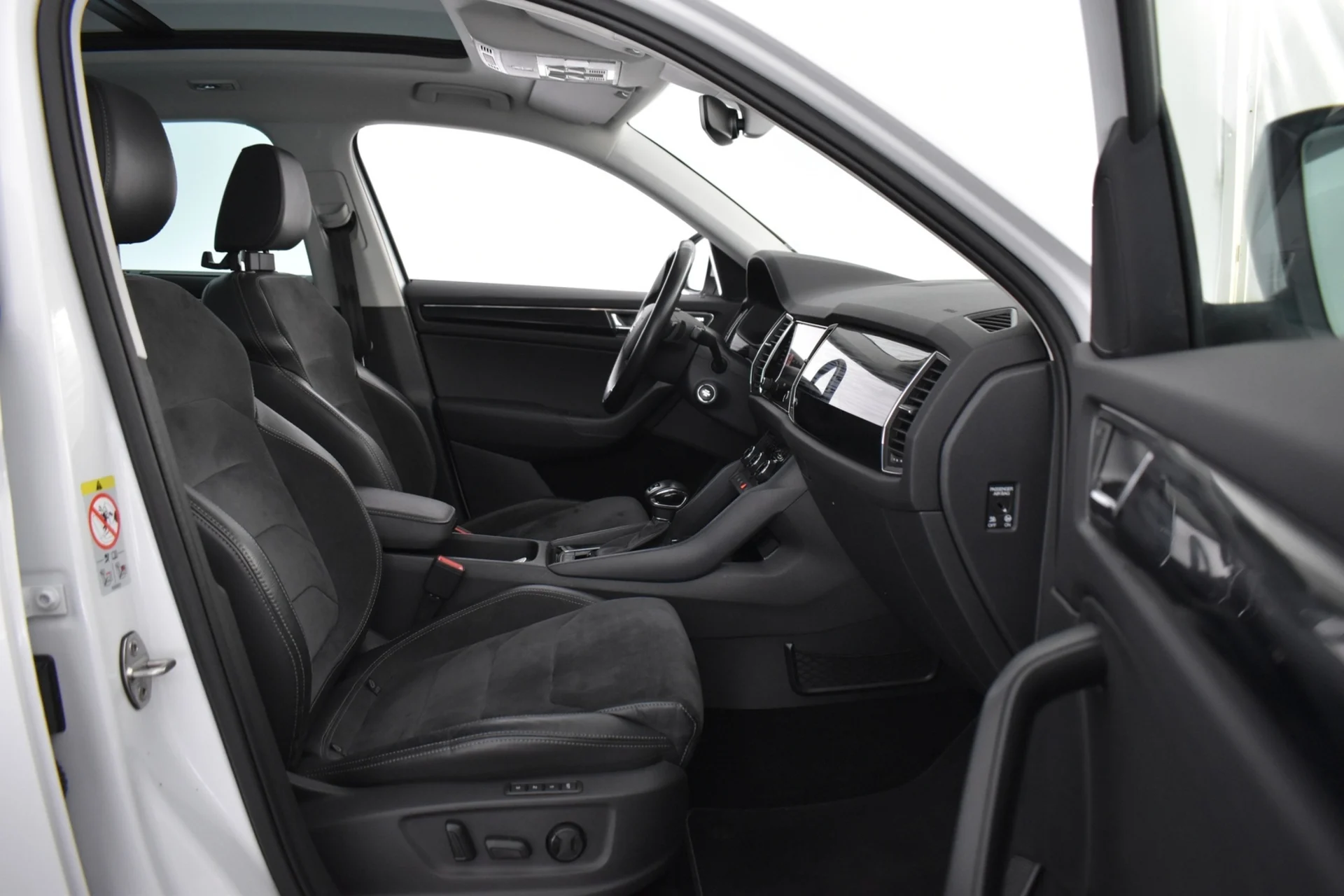 Car Image - 3TjqsmK2iTgtsFdy7QqKOO