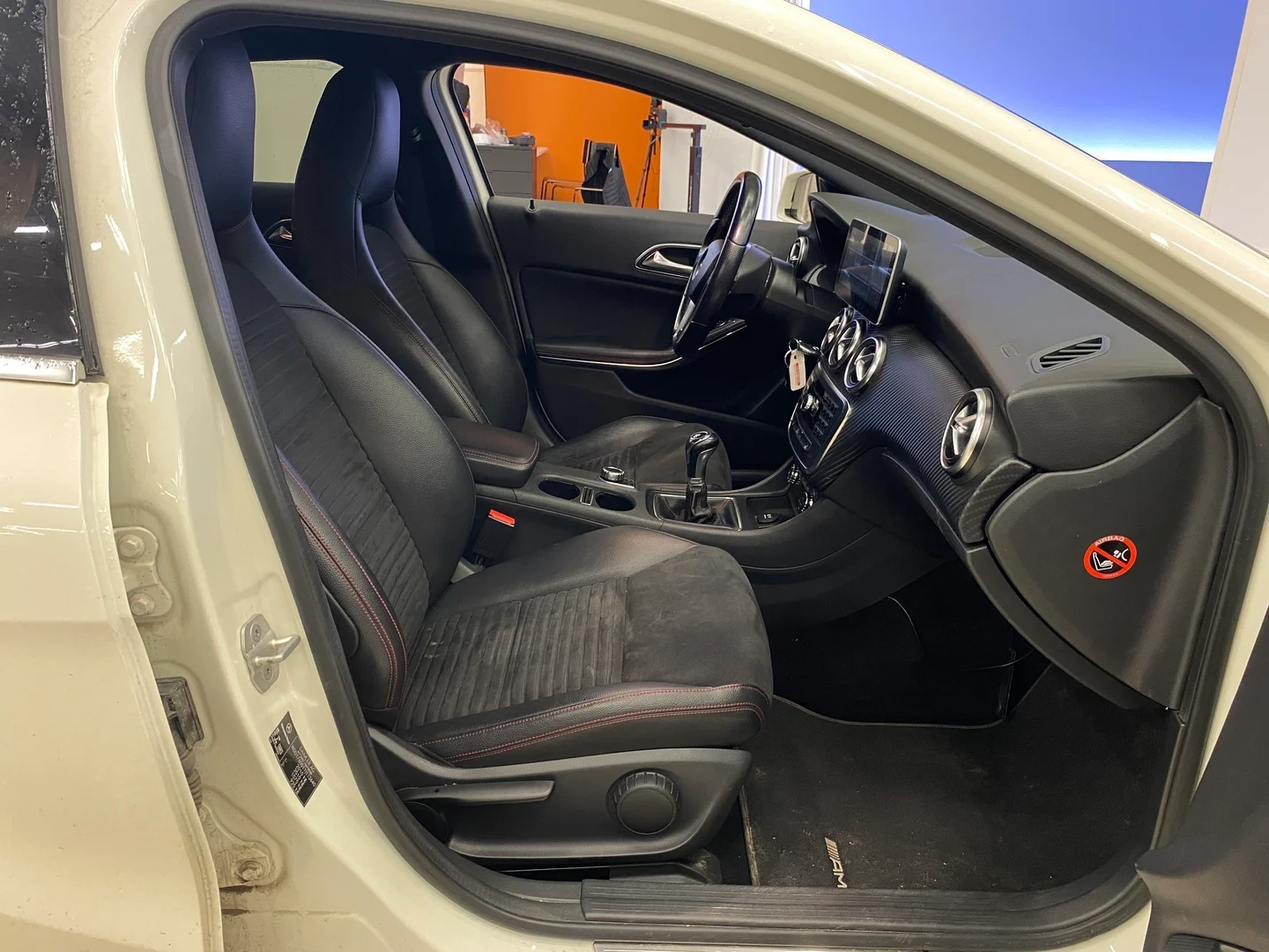 Car Image - uCsv2tsbPVu3deb3pveaS