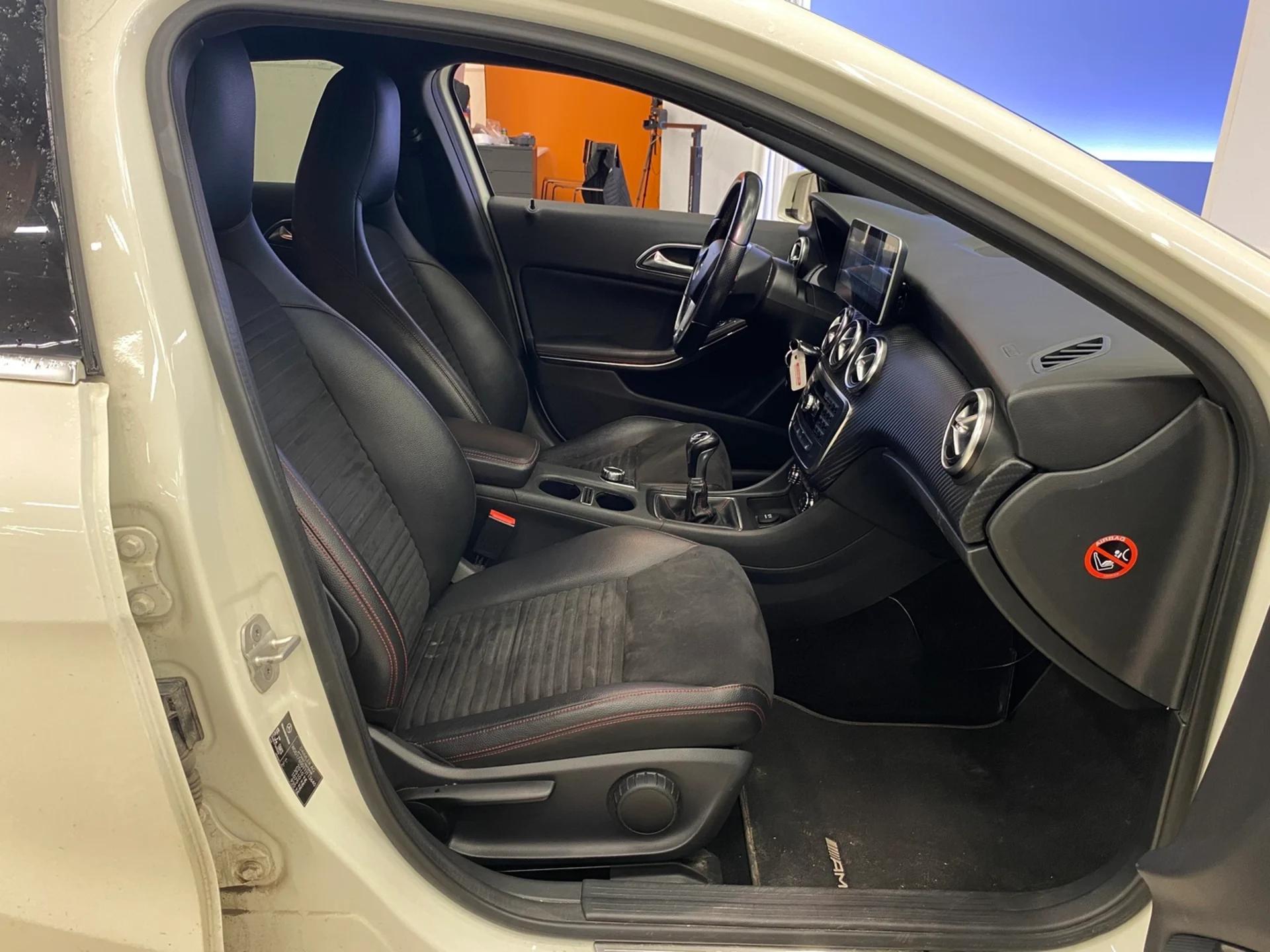 Car Image - uCsv2tsbPVu3deb3pveaS