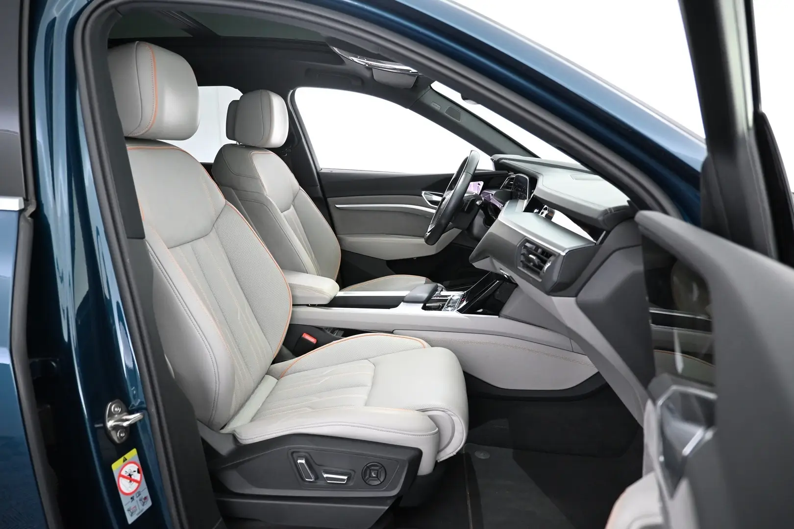 Car Image - 5tI86P4IYCglB5Gz8T0IeF