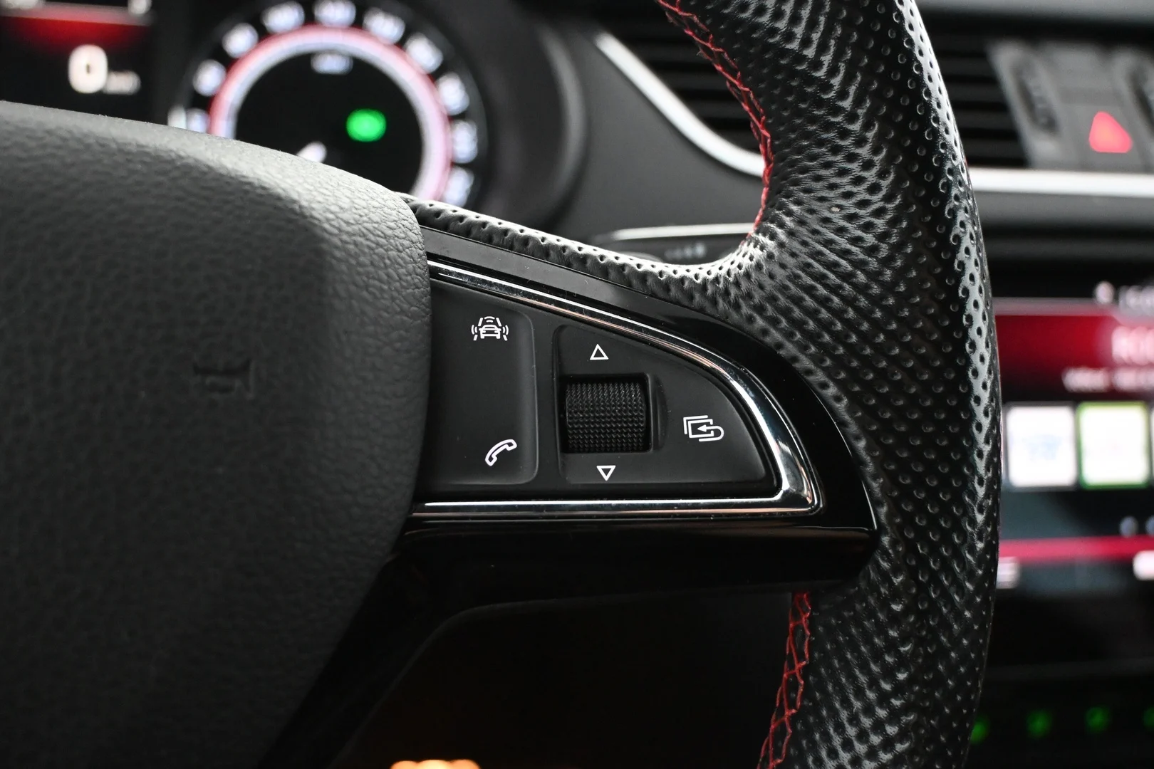Car Image - 321BbH0vYxqlgLrzDtIOQz