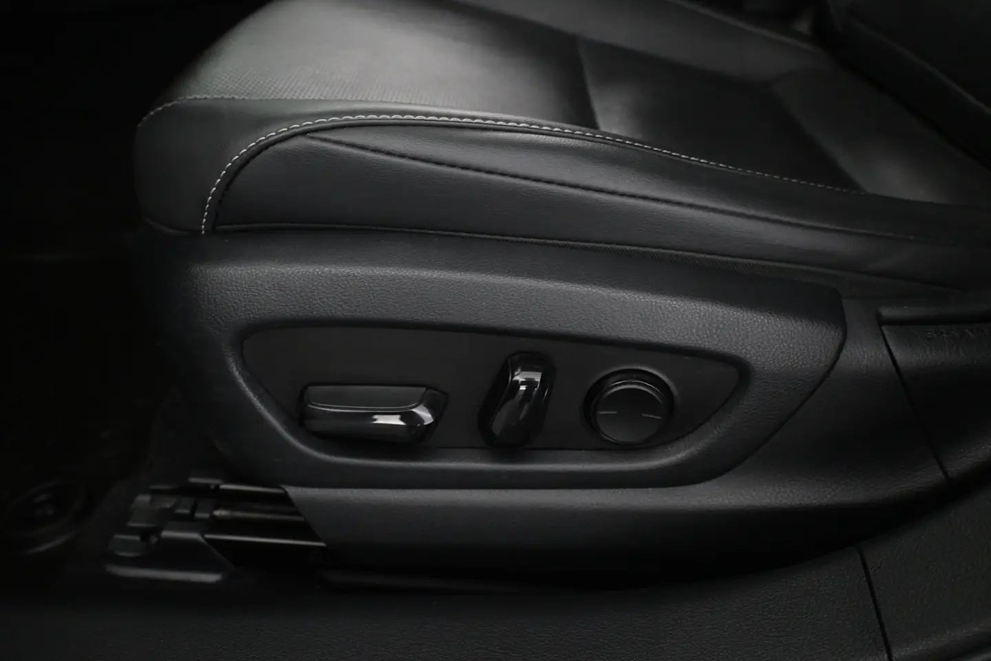 Car Image - iDVTGOn2b5sG4IIegPqFf
